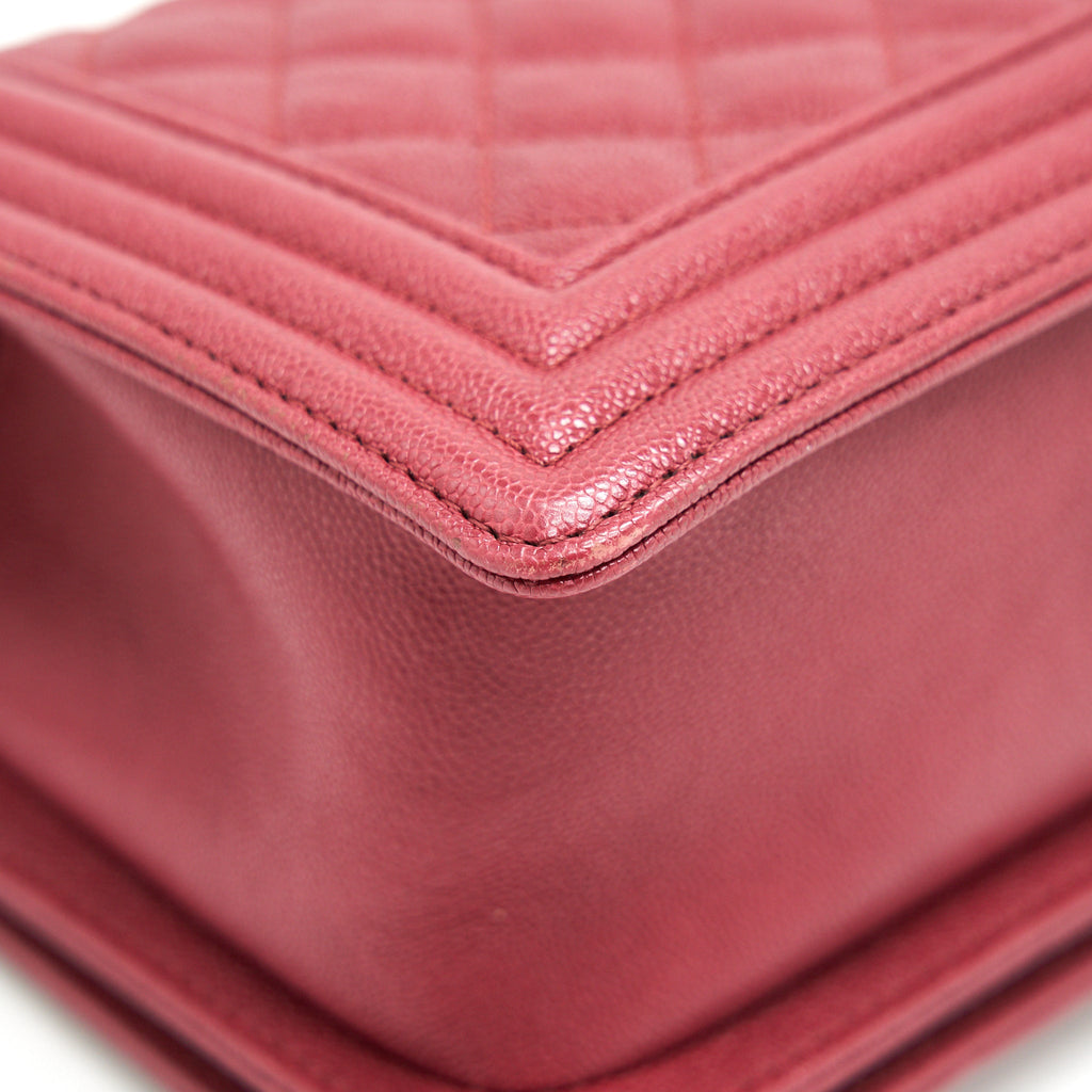 chanel-medium-boy-bag-caviar-raspberry-red-brushed-ghw
