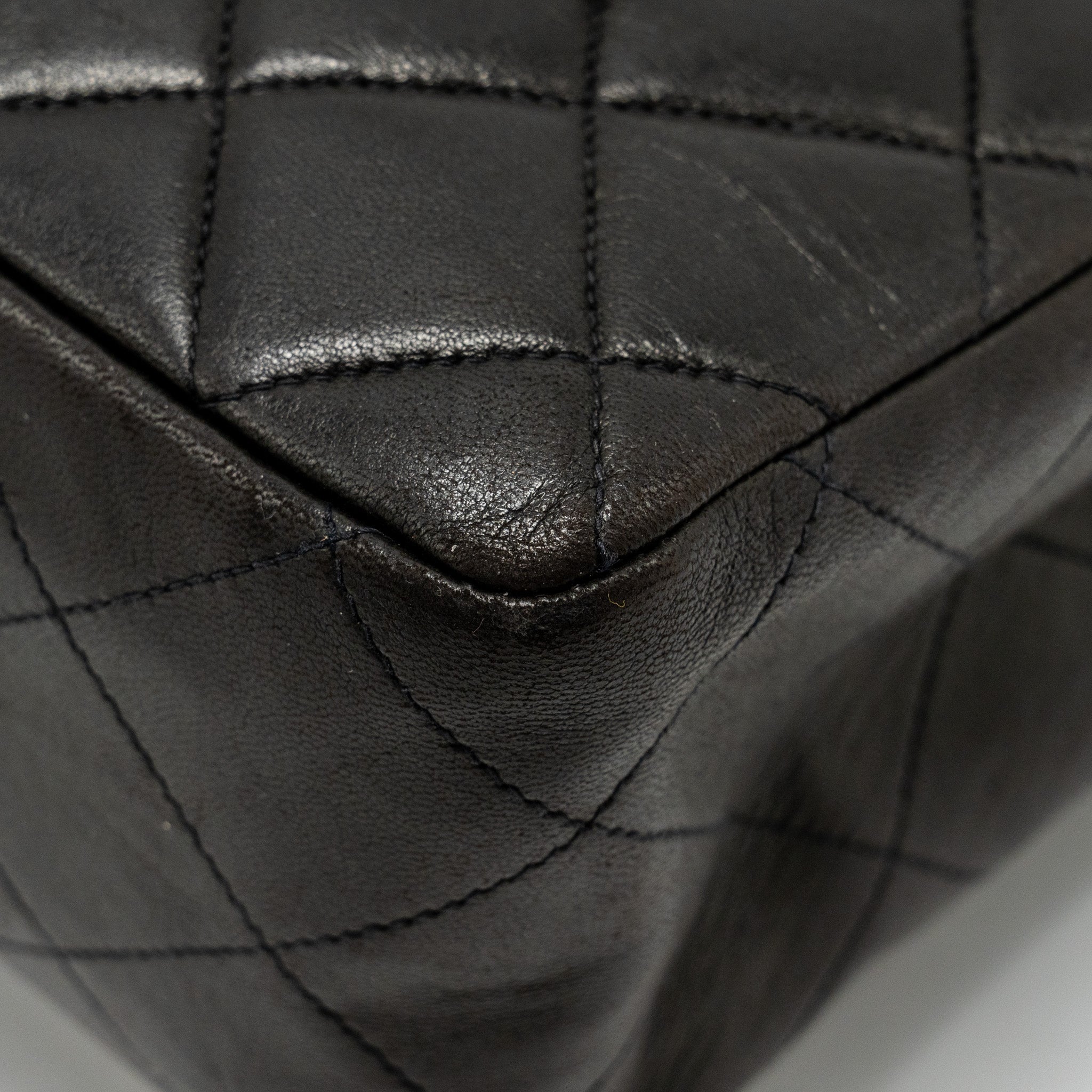 chanel-vintage-jumbo-classic-double-flap-bag-lambskin-black-ghw