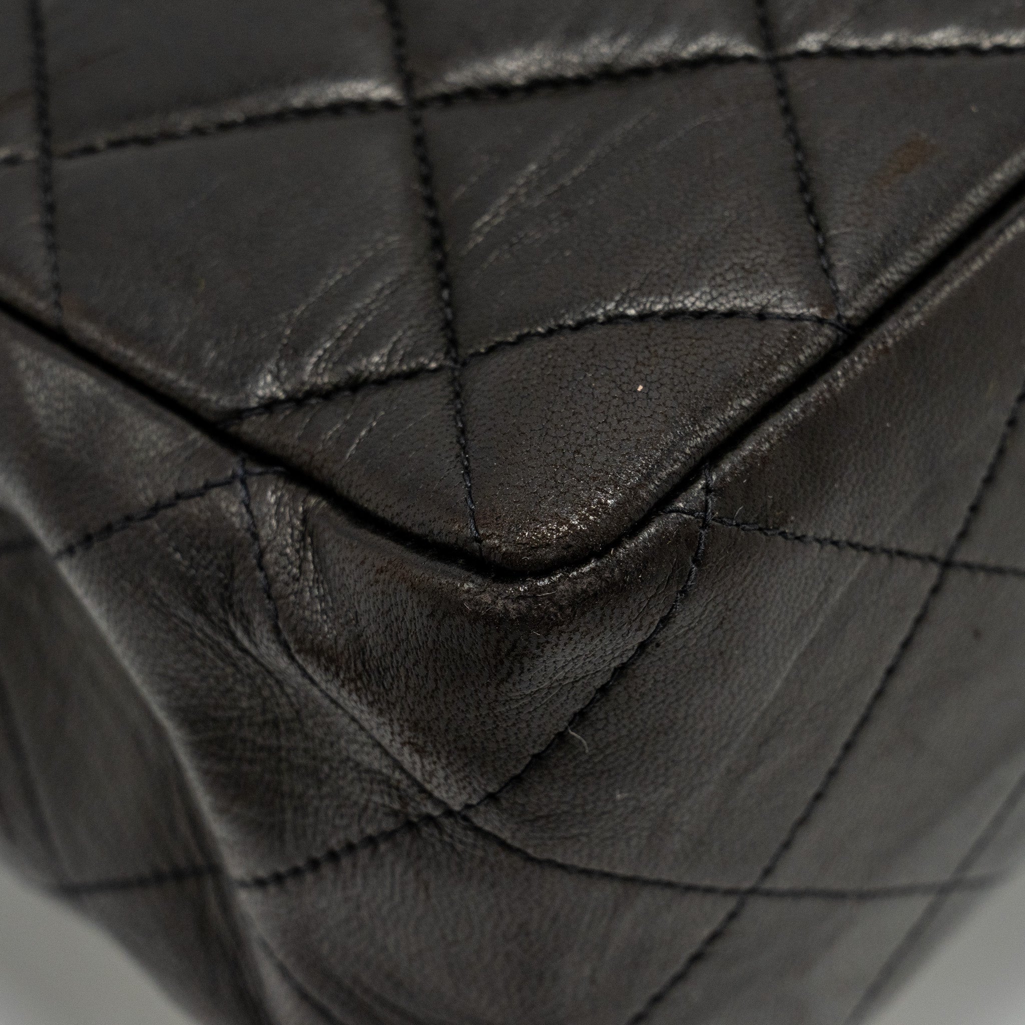 chanel-vintage-jumbo-classic-double-flap-bag-lambskin-black-ghw