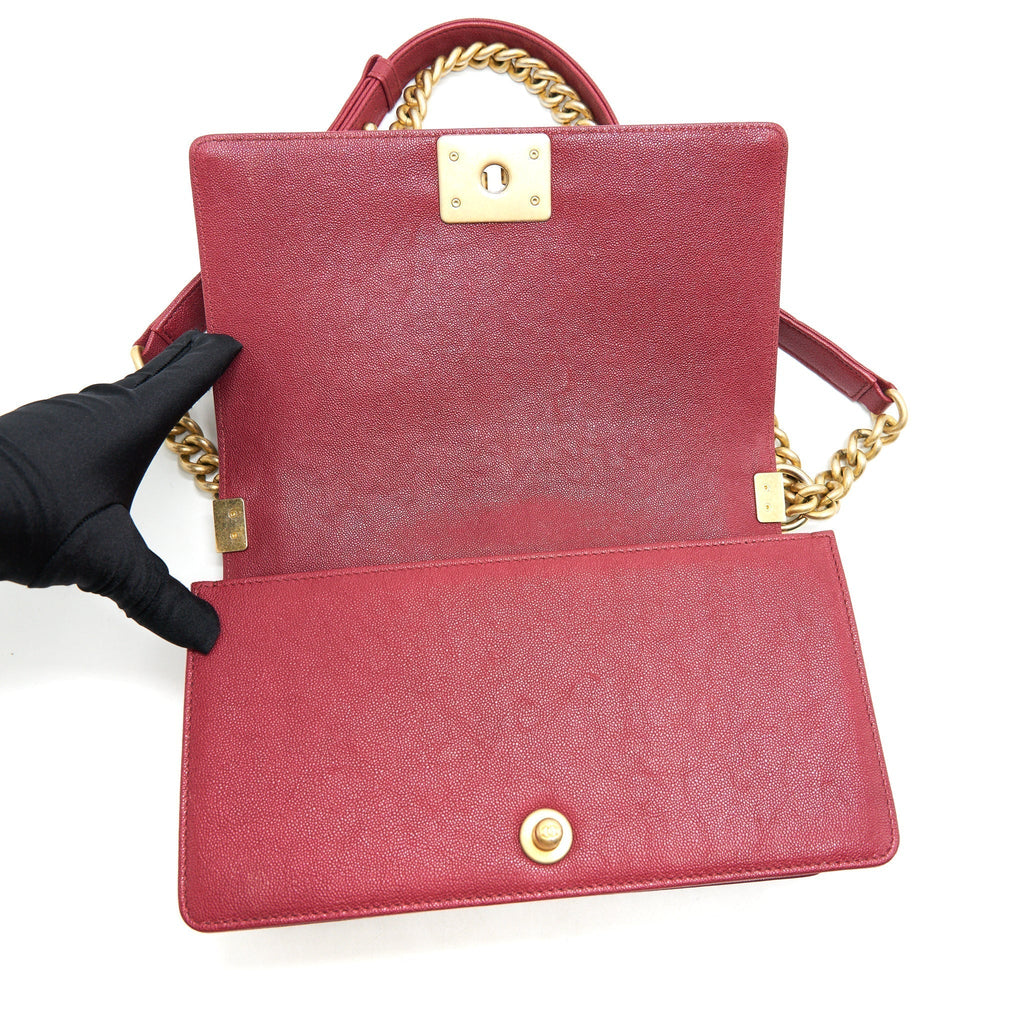 chanel-medium-boy-bag-caviar-raspberry-red-brushed-ghw