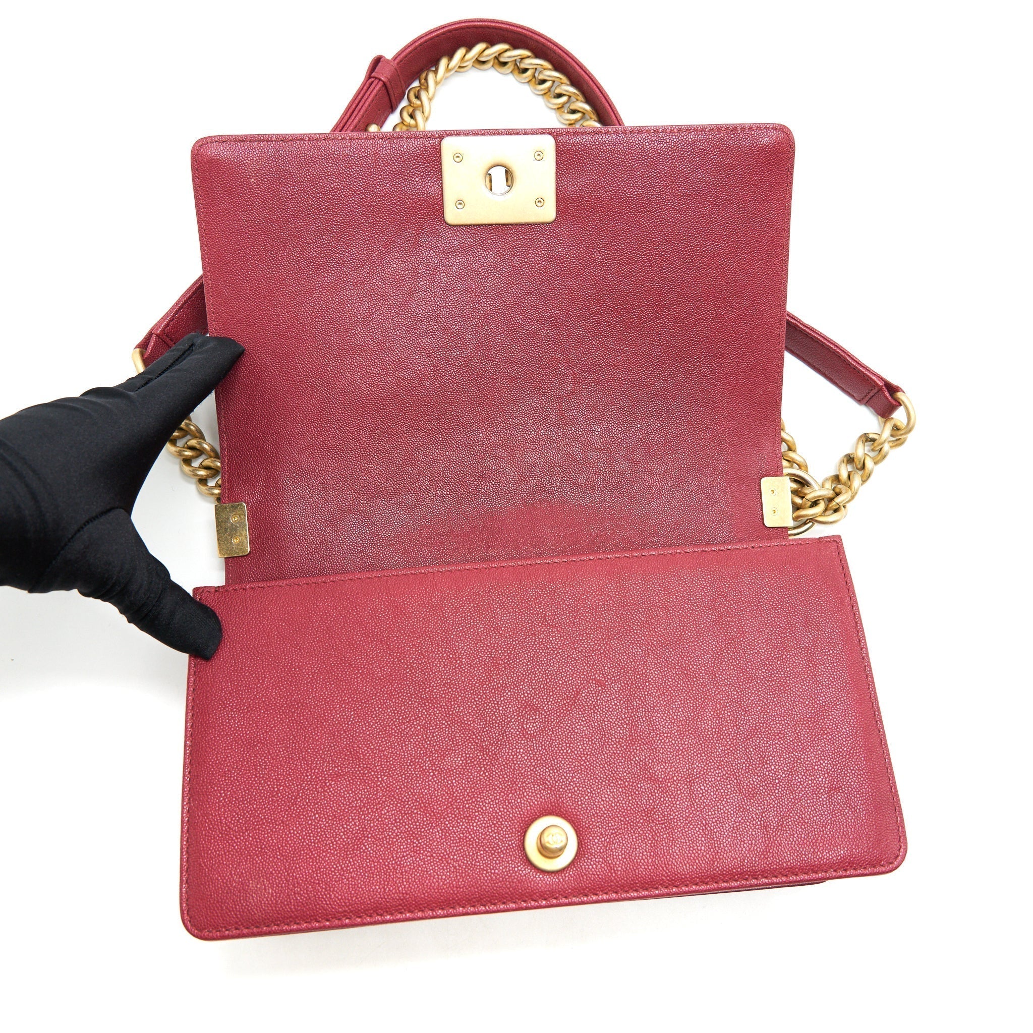 chanel-medium-boy-bag-caviar-raspberry-red-brushed-ghw