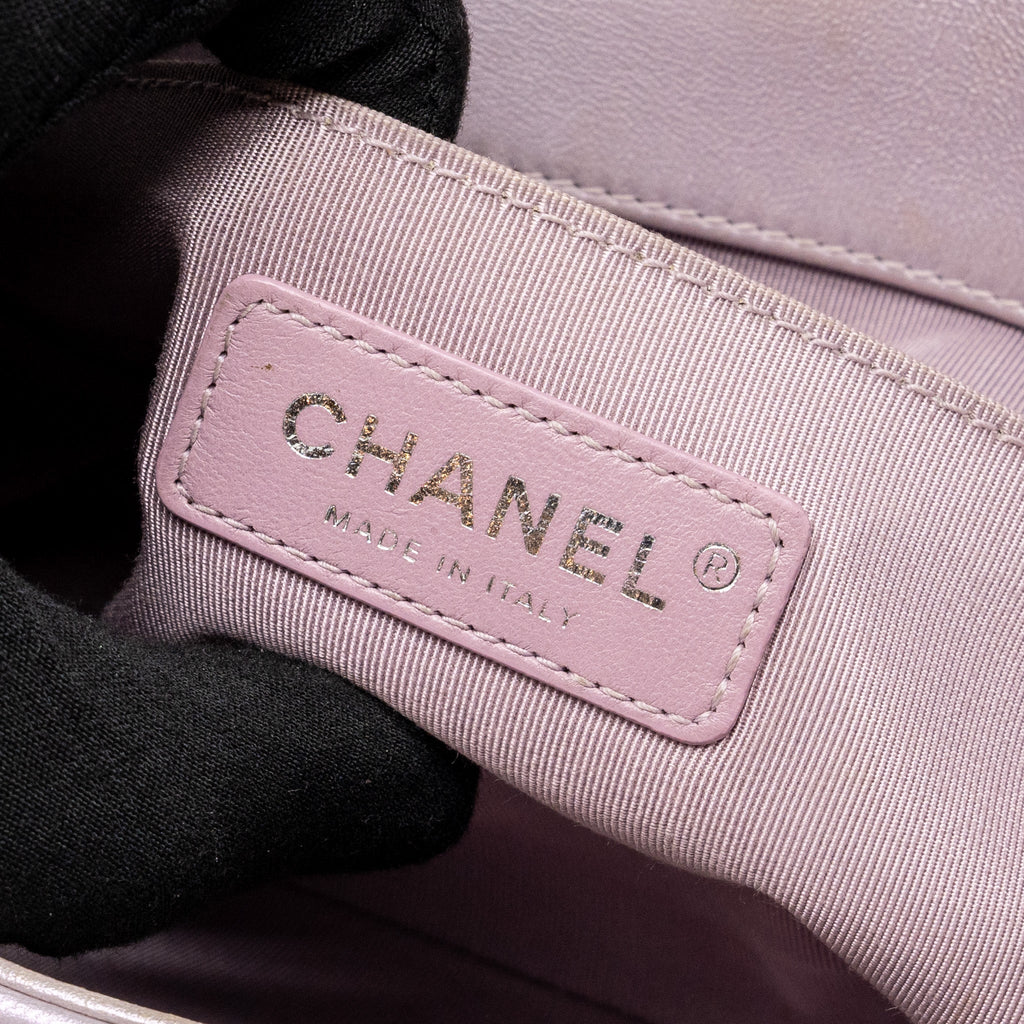 chanel-small-chevron-boy-bag-lambskin-iridescent-light-purple-shw