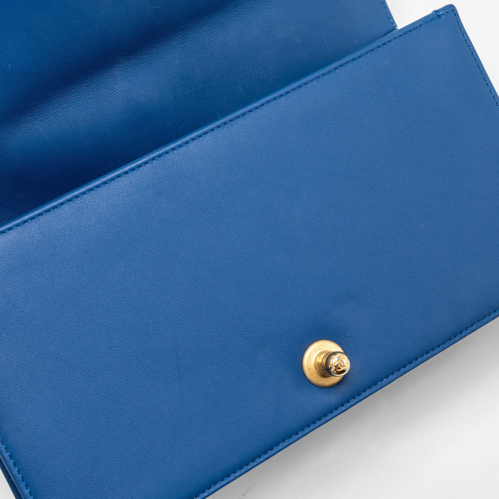 chanel-medium-boy-bag-calfskin-blue-ghw-2