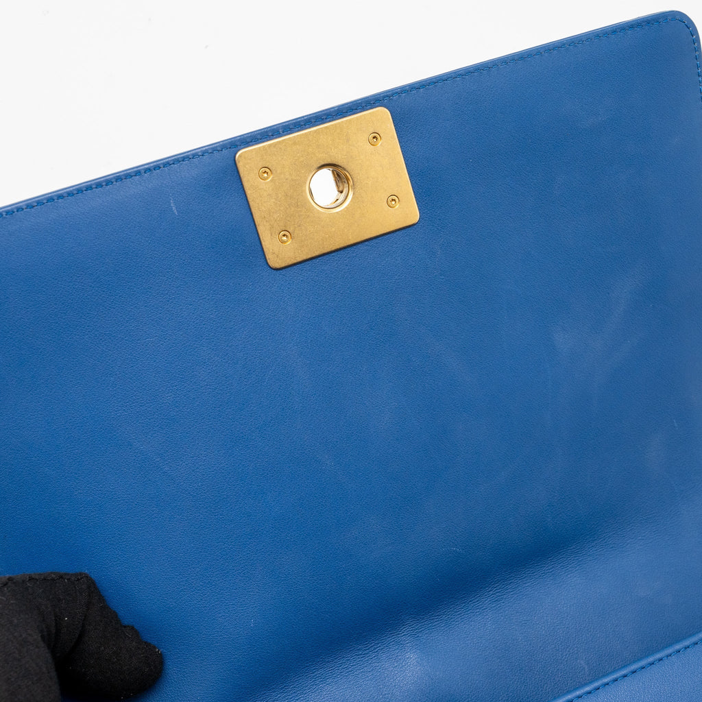 chanel-medium-boy-bag-calfskin-blue-ghw-2