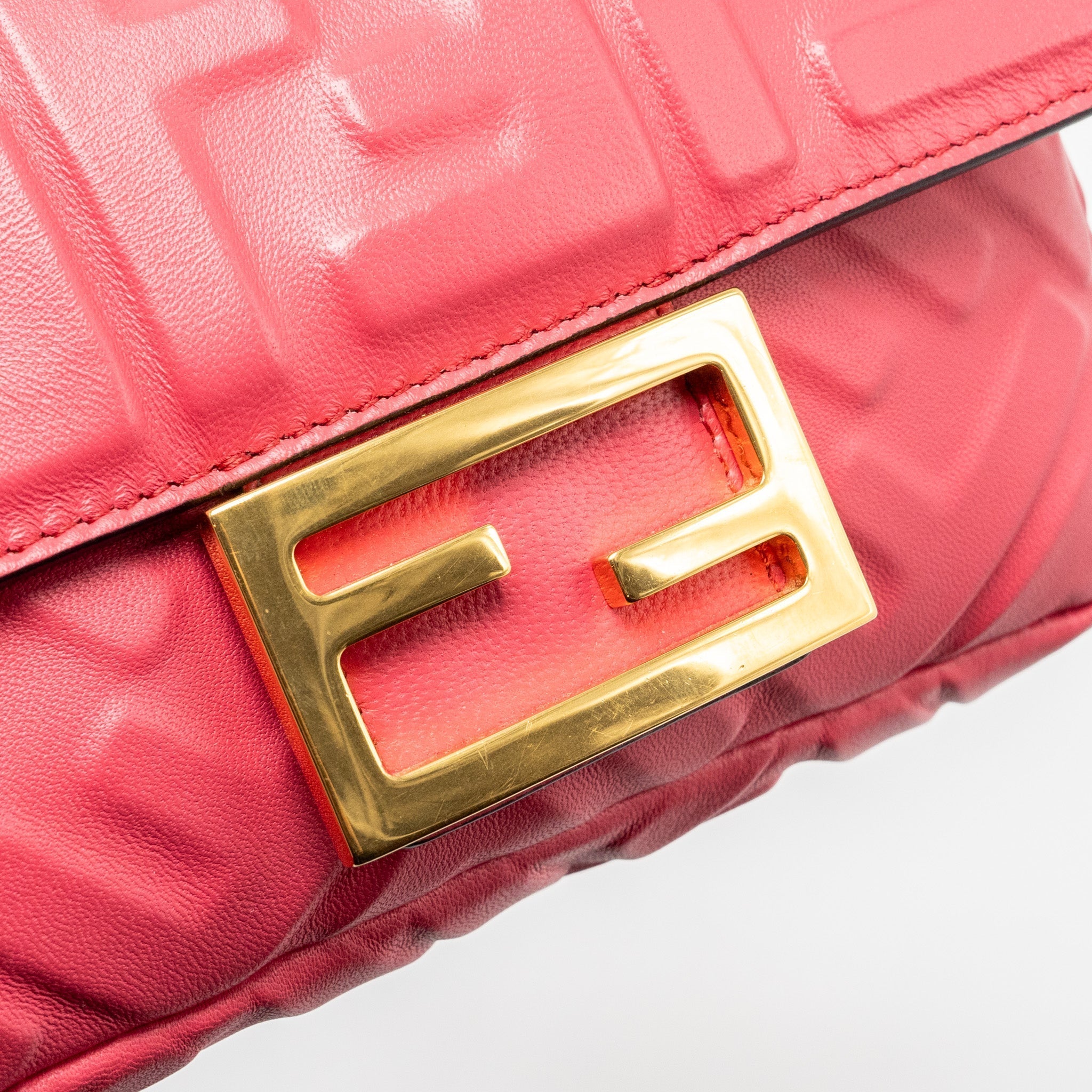 fendi-mini-baguette-bag-nappa-lambskin-pink-ghw