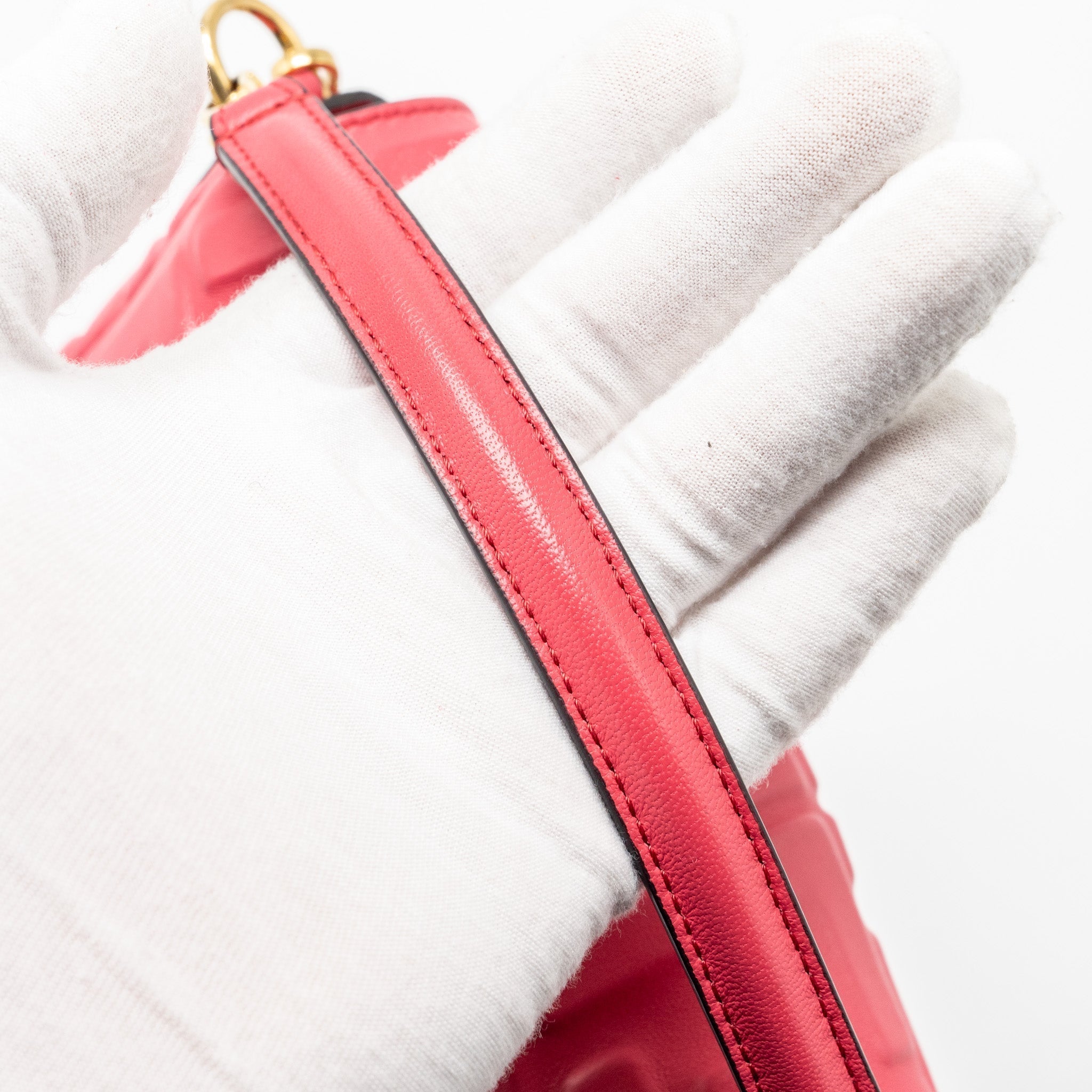 fendi-mini-baguette-bag-nappa-lambskin-pink-ghw