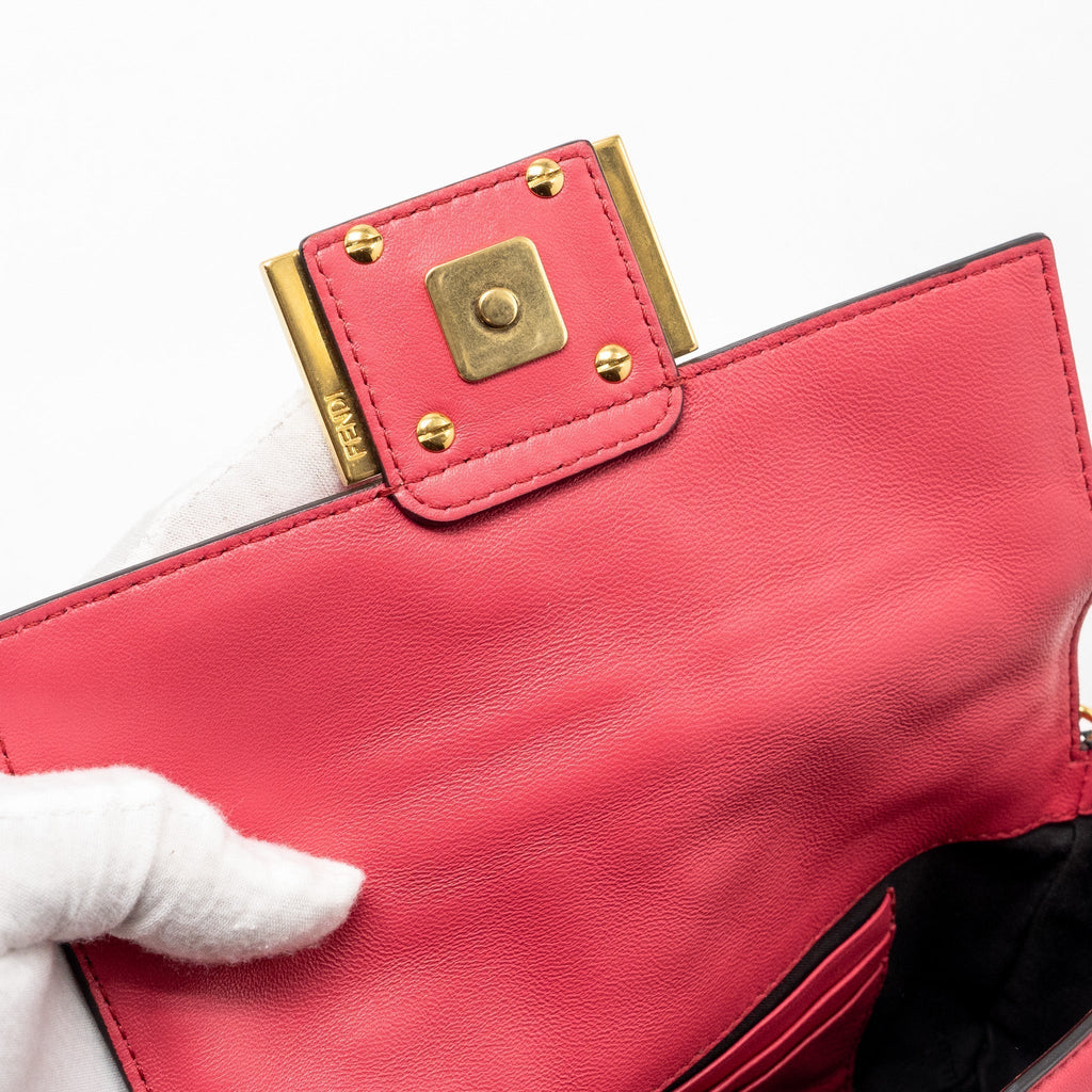 fendi-mini-baguette-bag-nappa-lambskin-pink-ghw