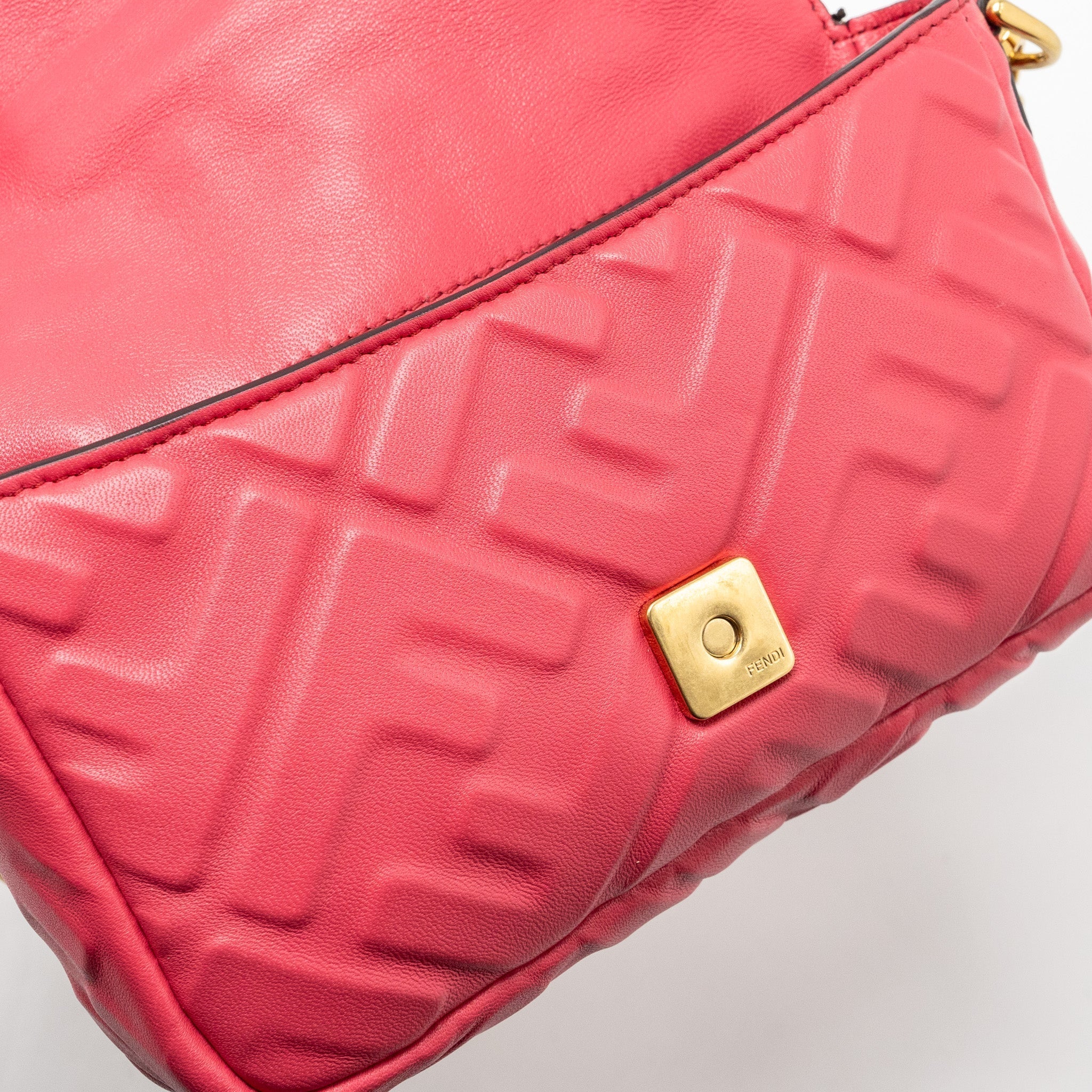 fendi-mini-baguette-bag-nappa-lambskin-pink-ghw