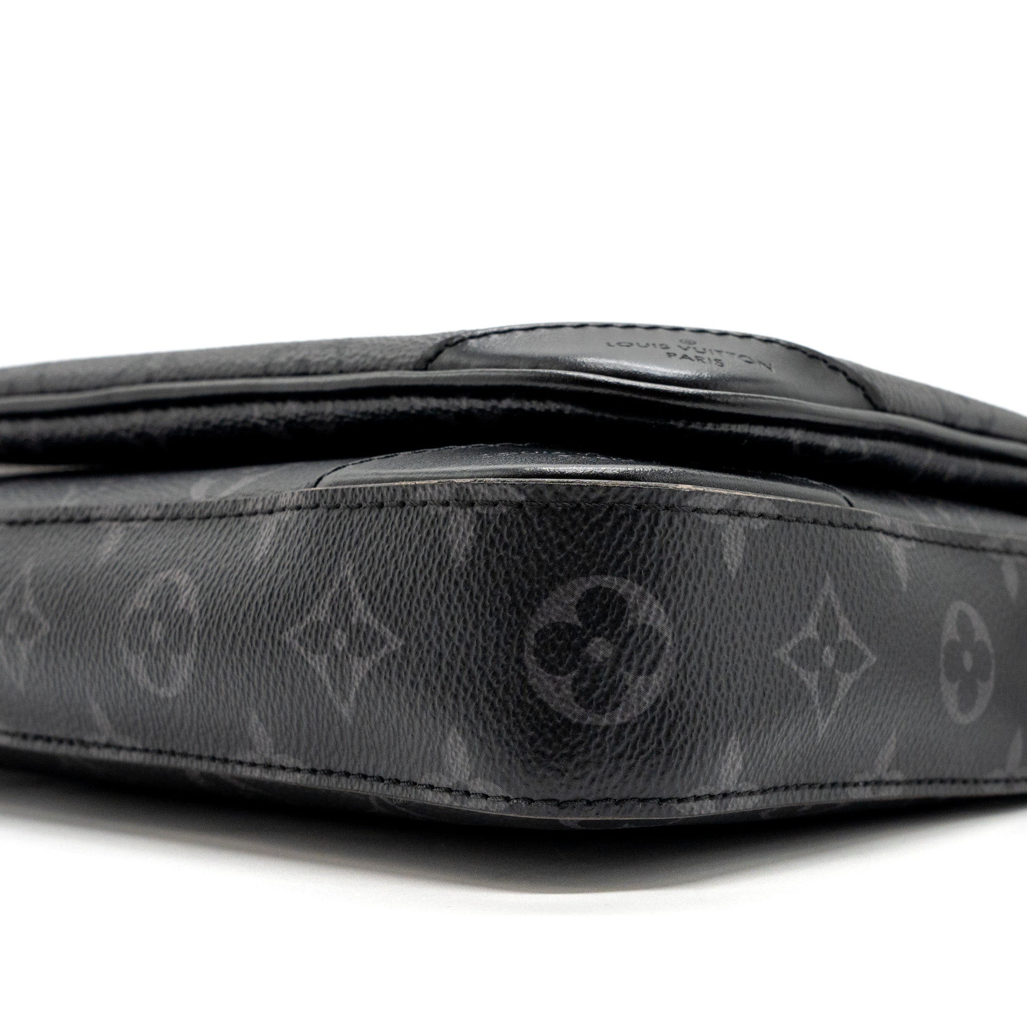 louis-vuitton-trio-messenger-bag-monogram-eclipse-shw-1