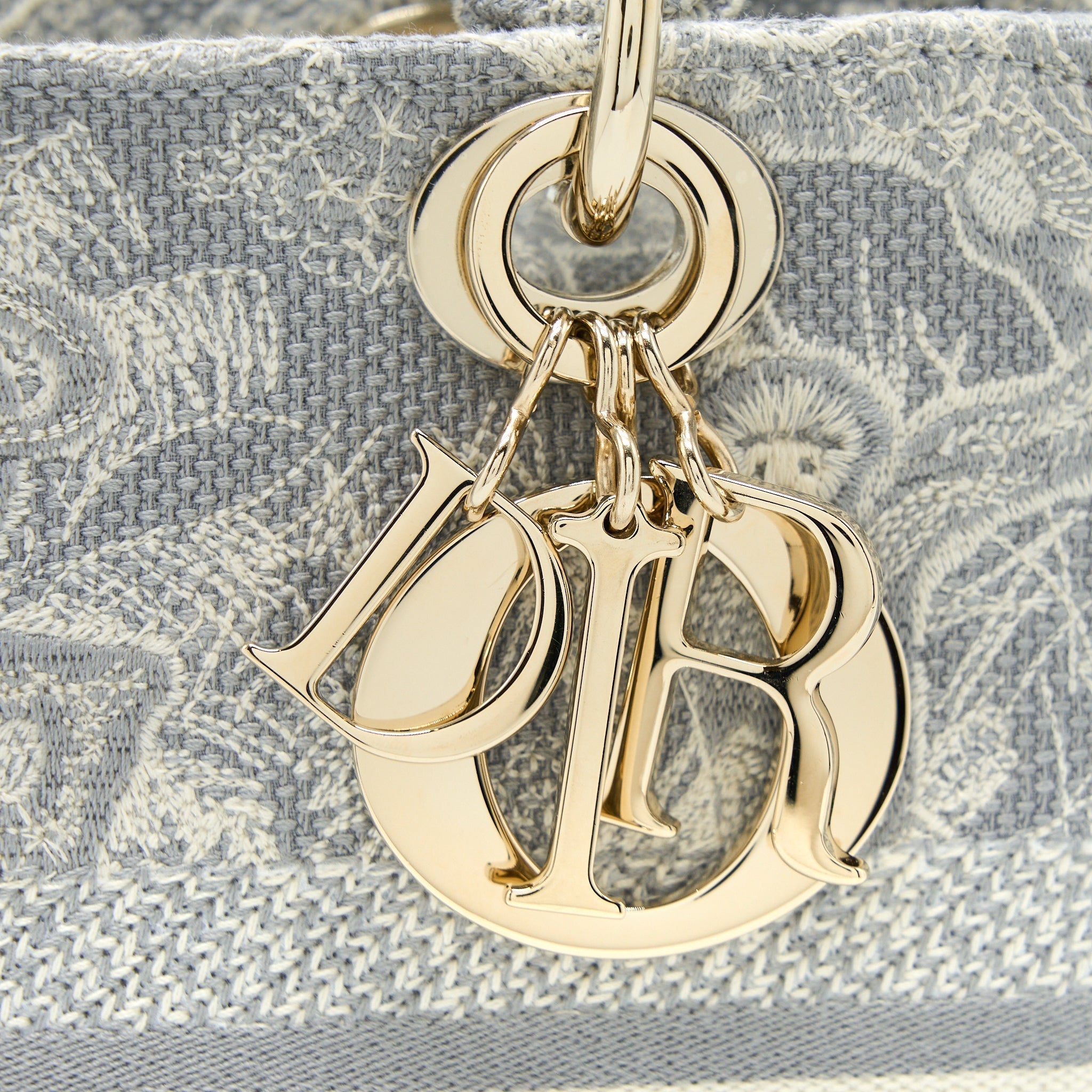 dior-medium-lady-dior-bag-d-lite-bag-light-grey-lghw