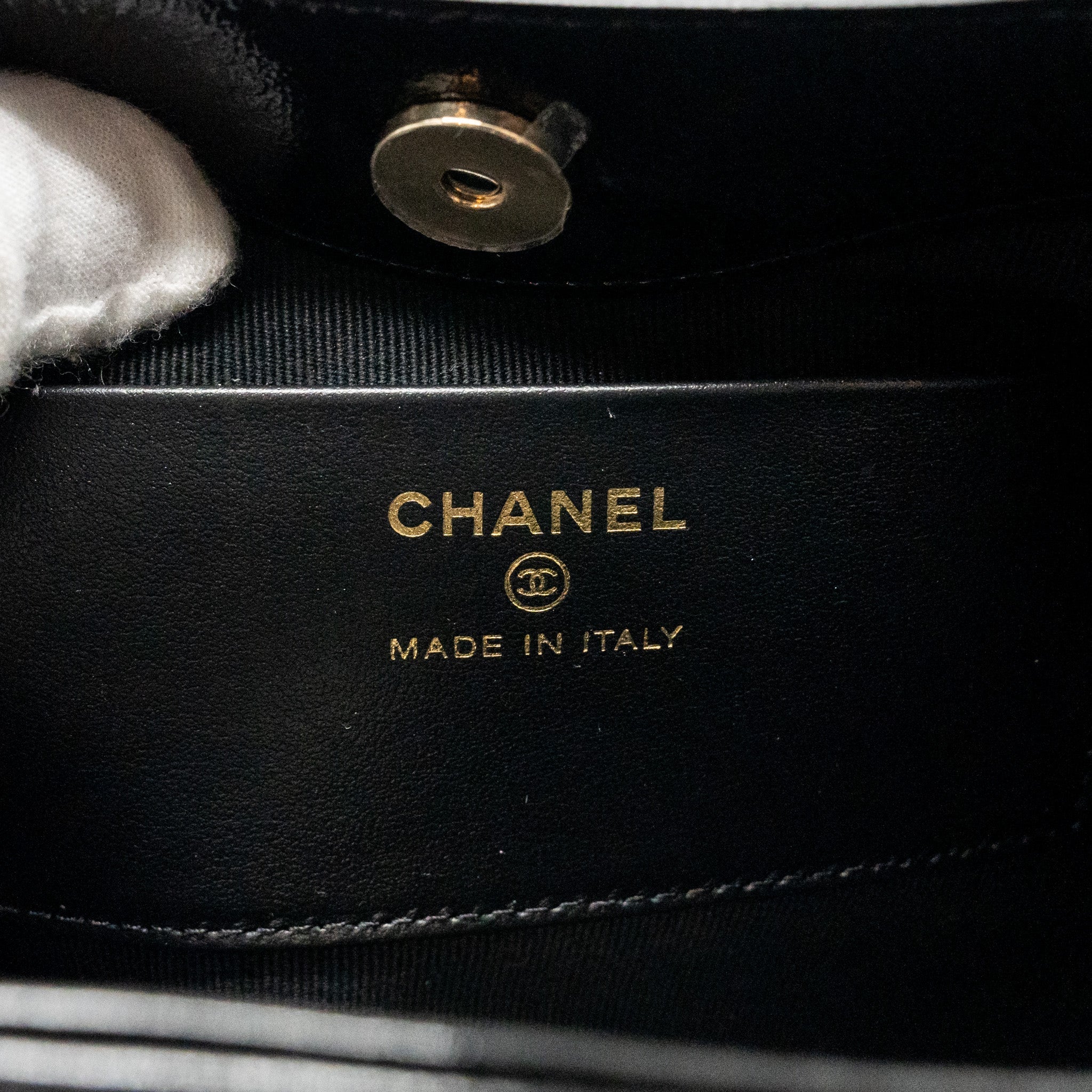chanel-mini-31-clutch-with-chain-shiny-calfskin-black-lghw-microchip-1