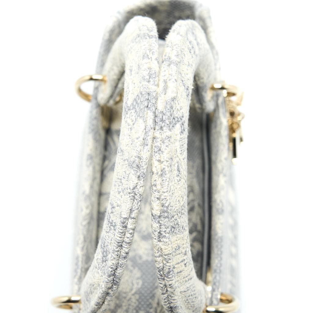 dior-medium-lady-dior-bag-d-lite-bag-light-grey-lghw