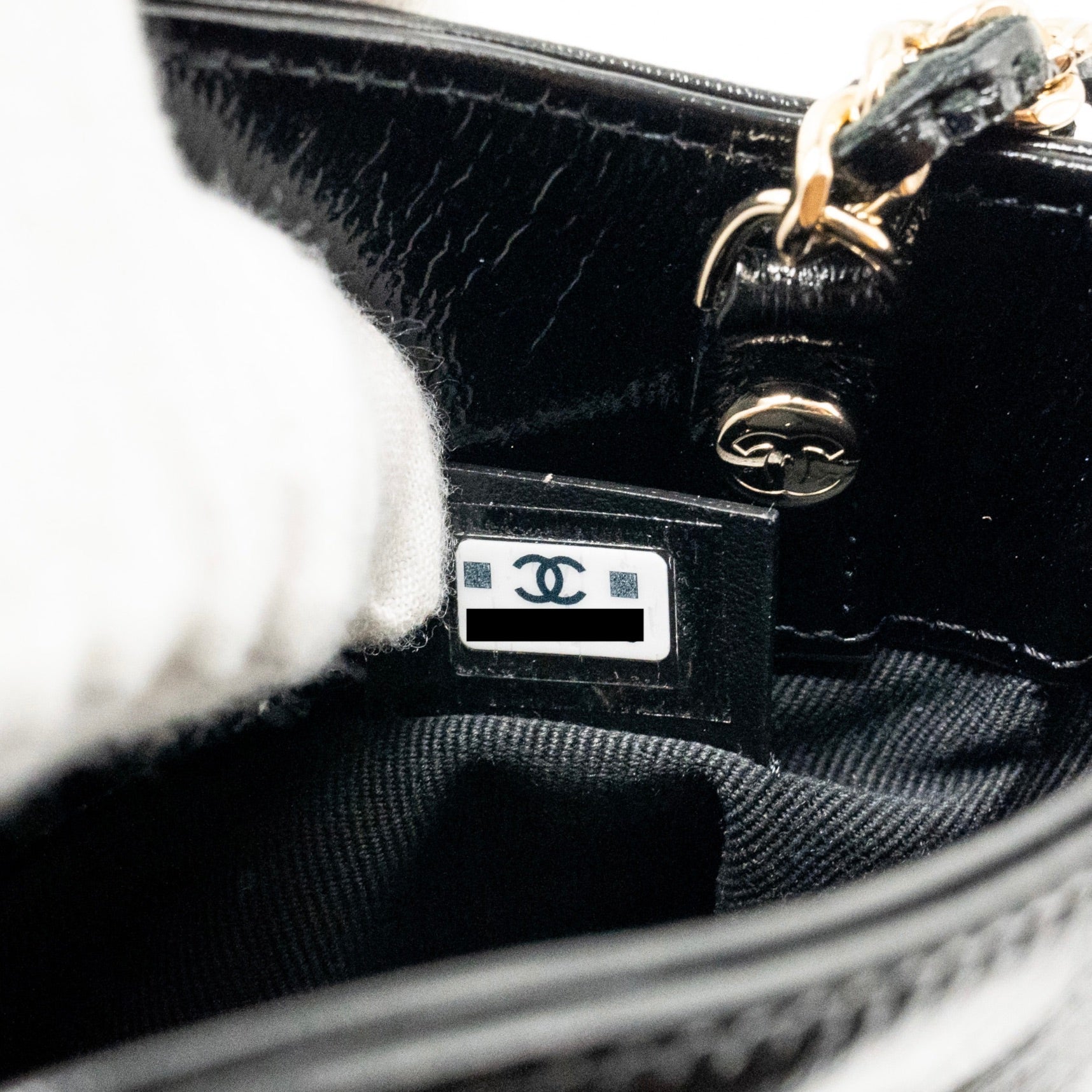chanel-mini-31-clutch-with-chain-shiny-calfskin-black-lghw-microchip-1