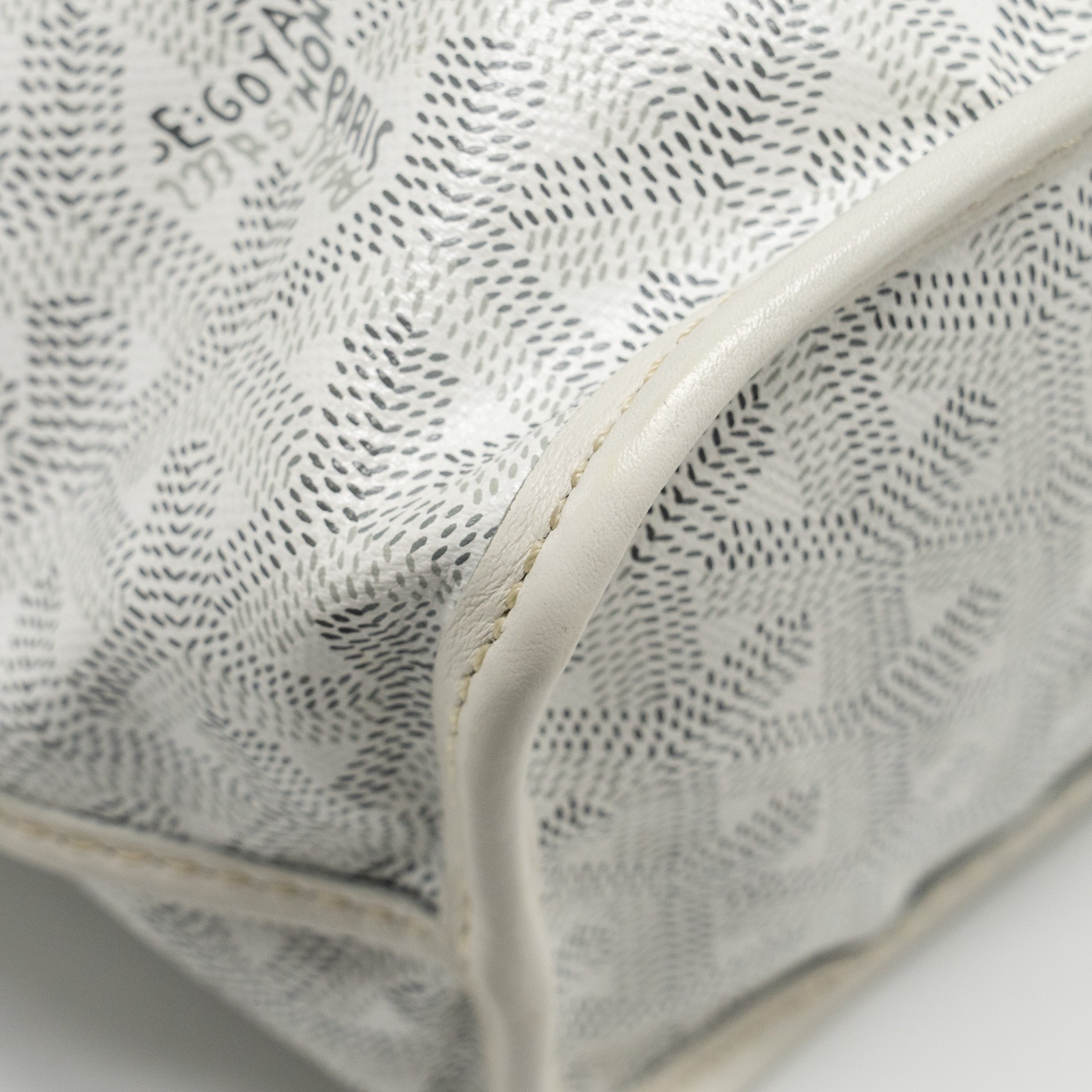 goyard-mini-anjou-tote-bag-heart-goyardline-canvas-leather-white