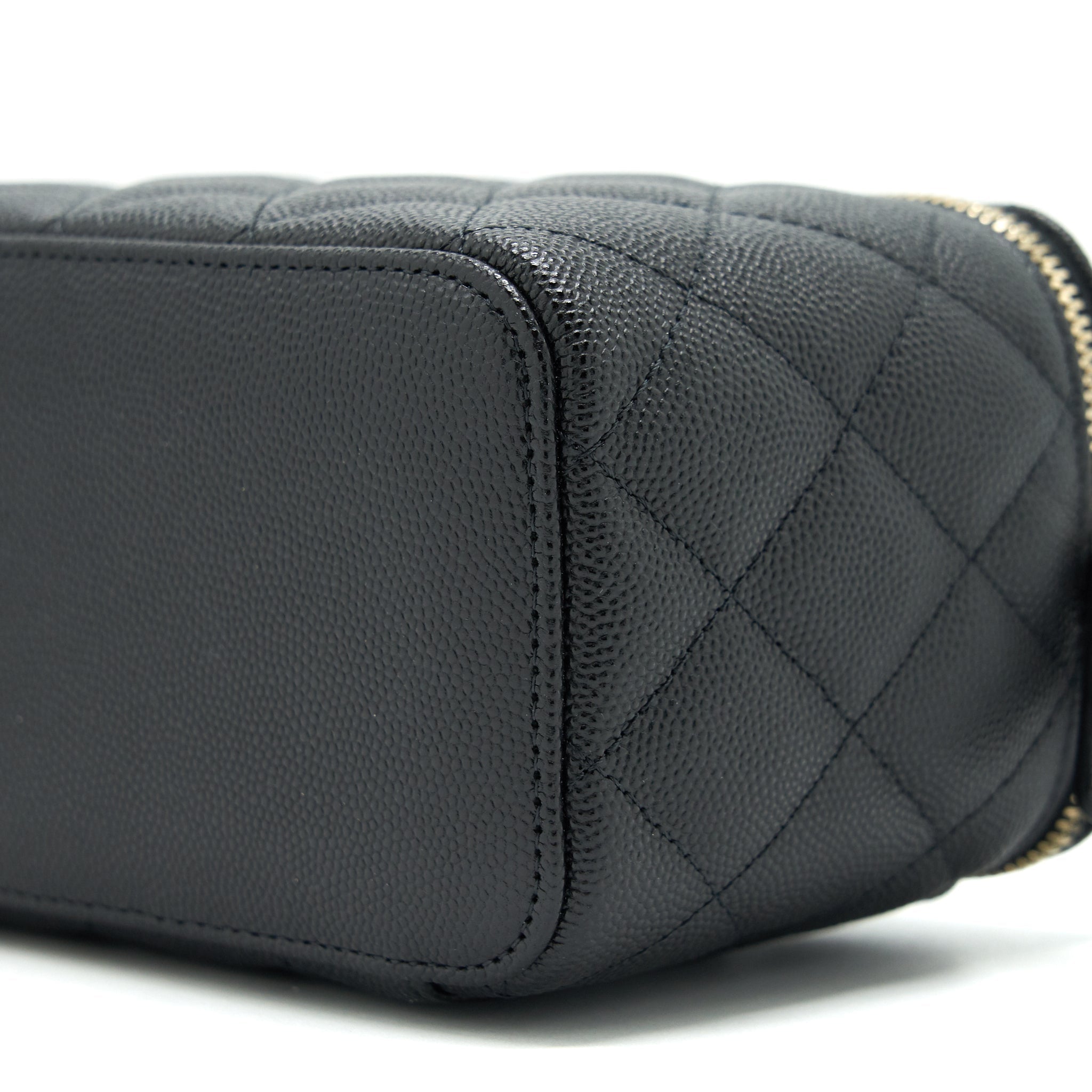 chanel-22c-long-vanity-with-chain-caviar-black-lghw