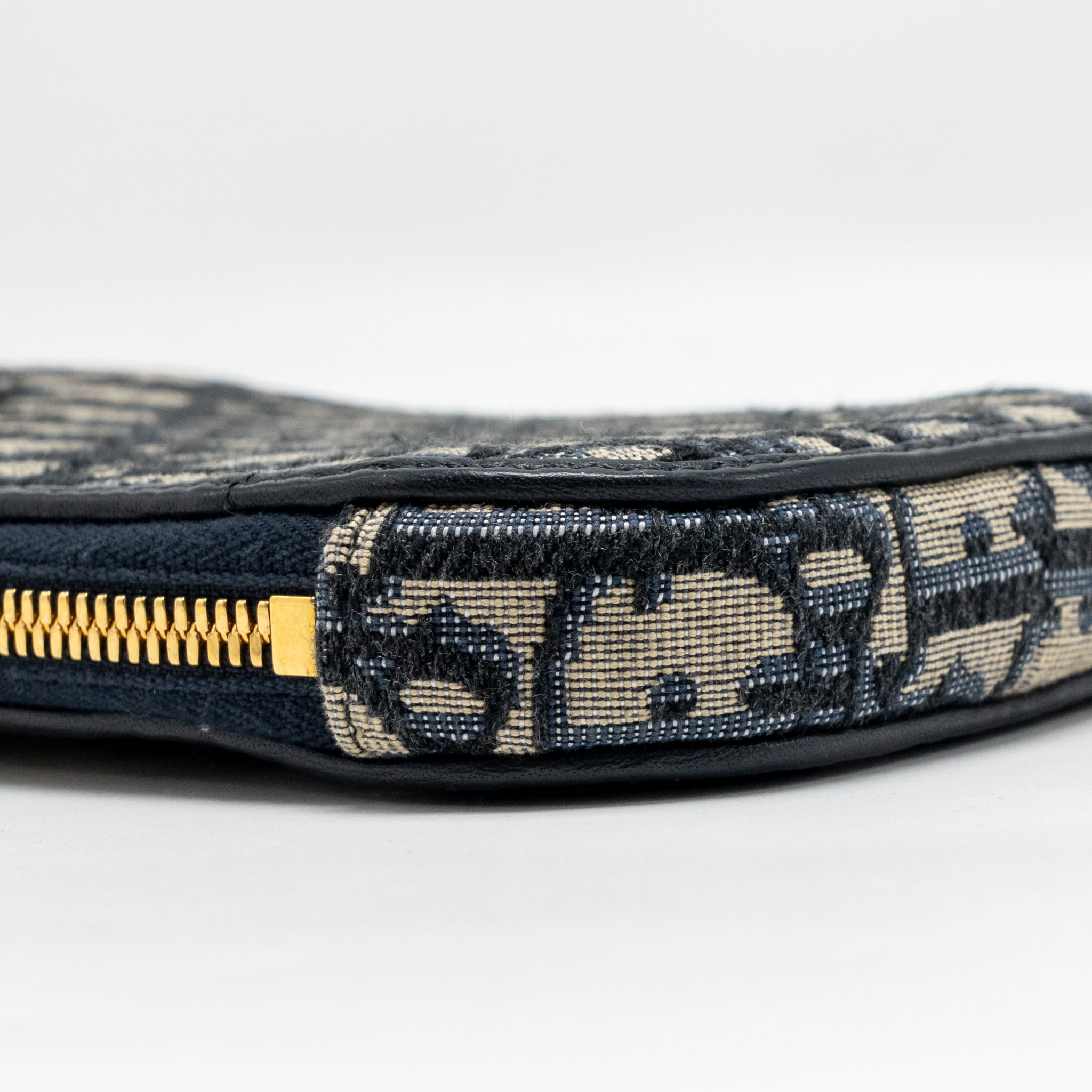 dior-30-montaigne-phone-pouch-oblique-jacquard-canvas-navy-ghw