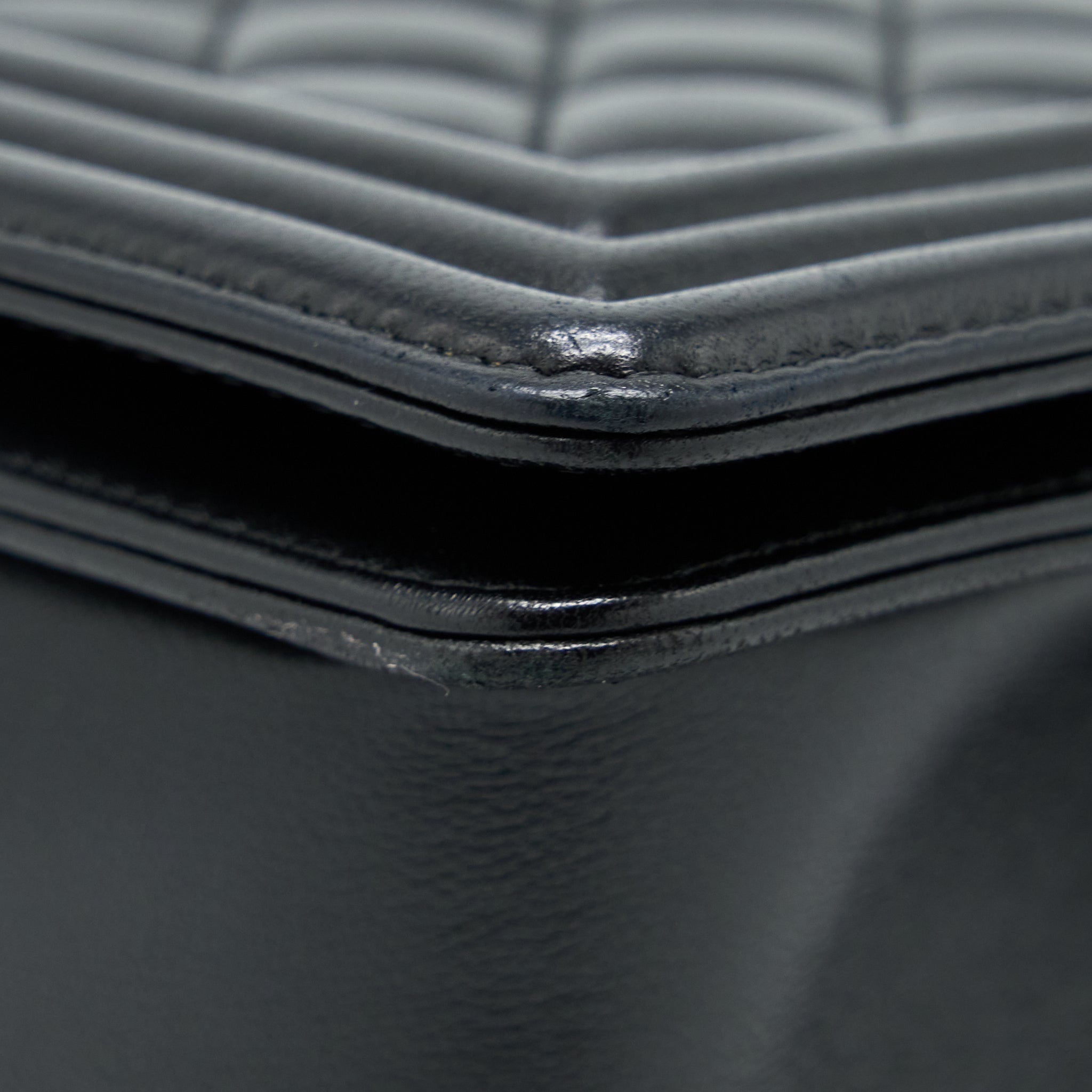 chanel-medium-boy-bag-lambskin-black-ruthenium-shw-1