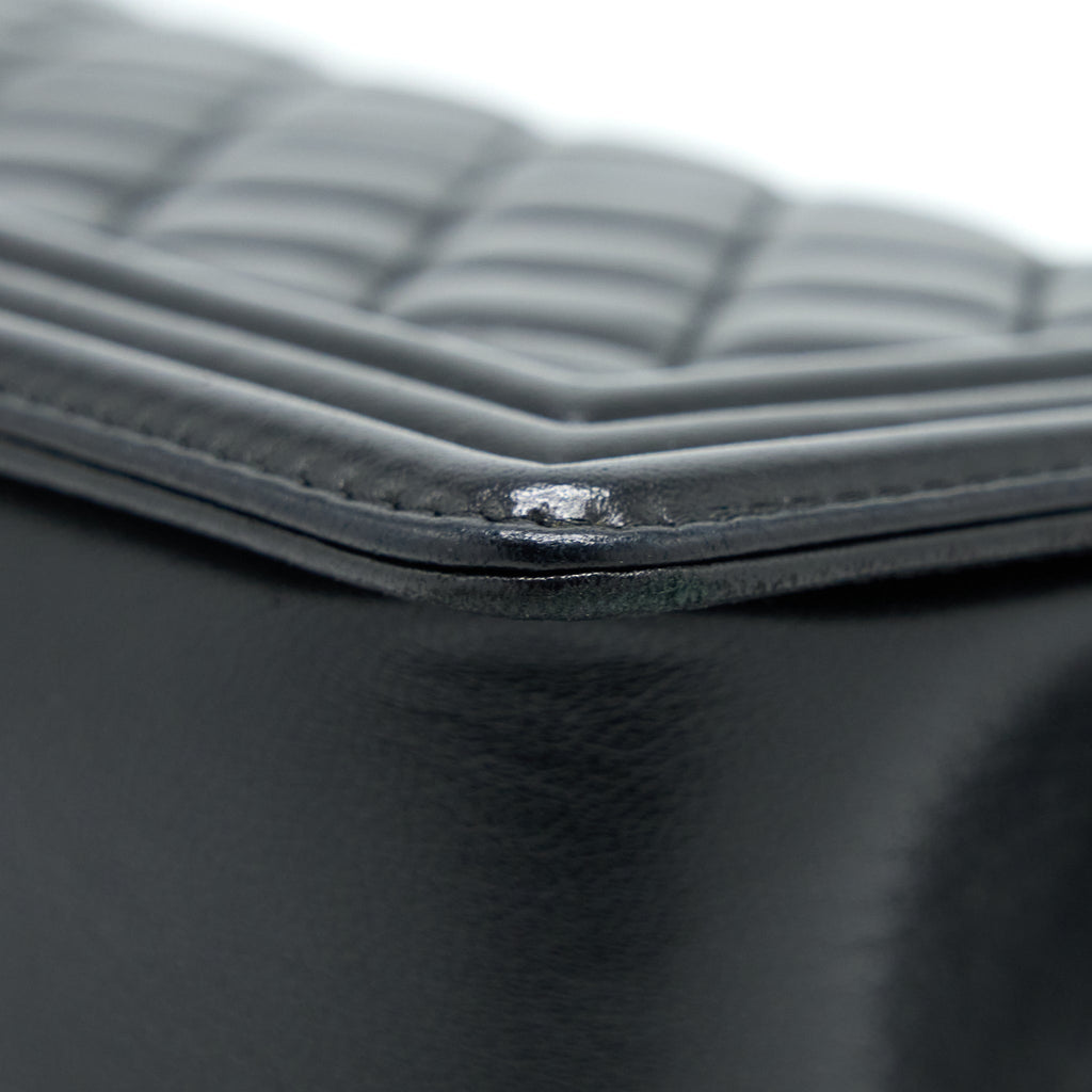 chanel-medium-boy-bag-lambskin-black-ruthenium-shw-1
