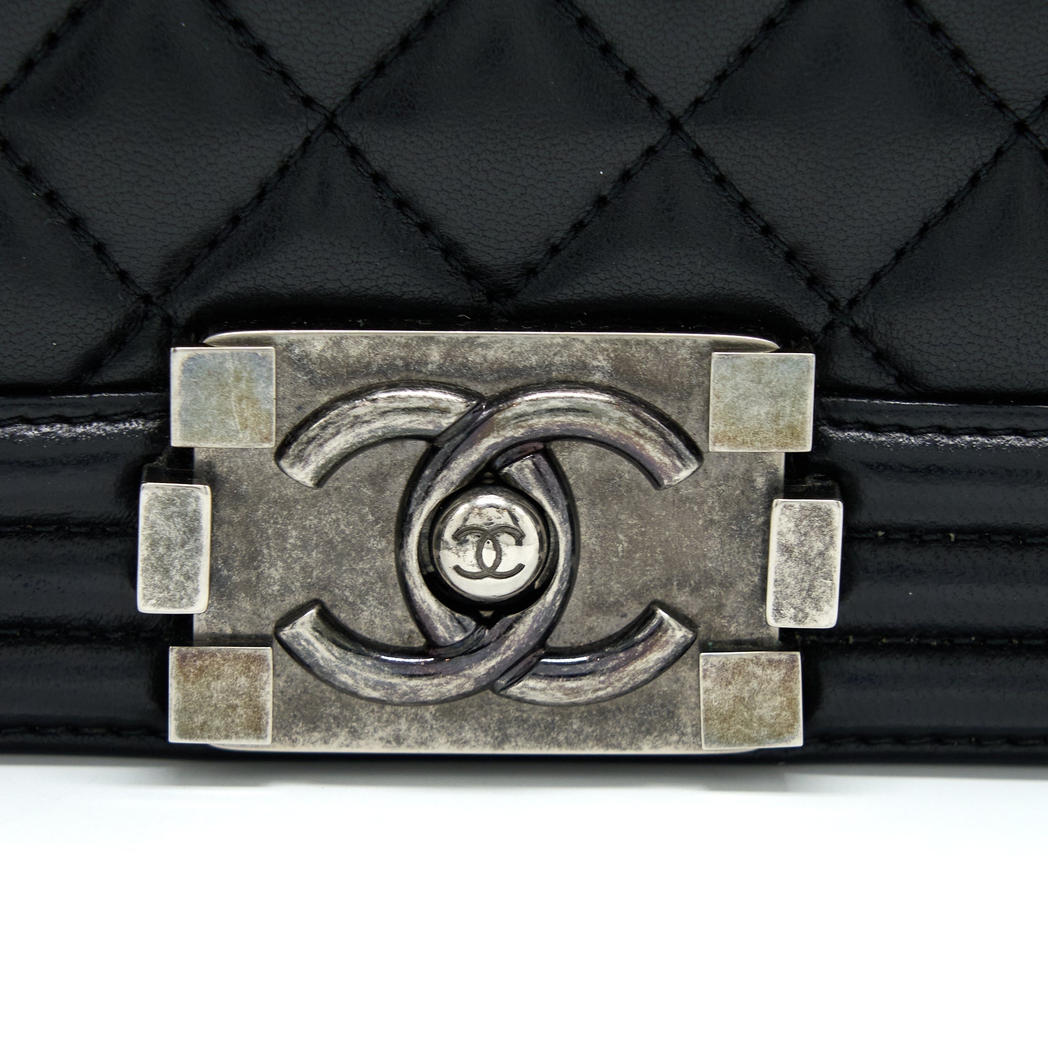 chanel-medium-boy-bag-lambskin-black-ruthenium-shw-1
