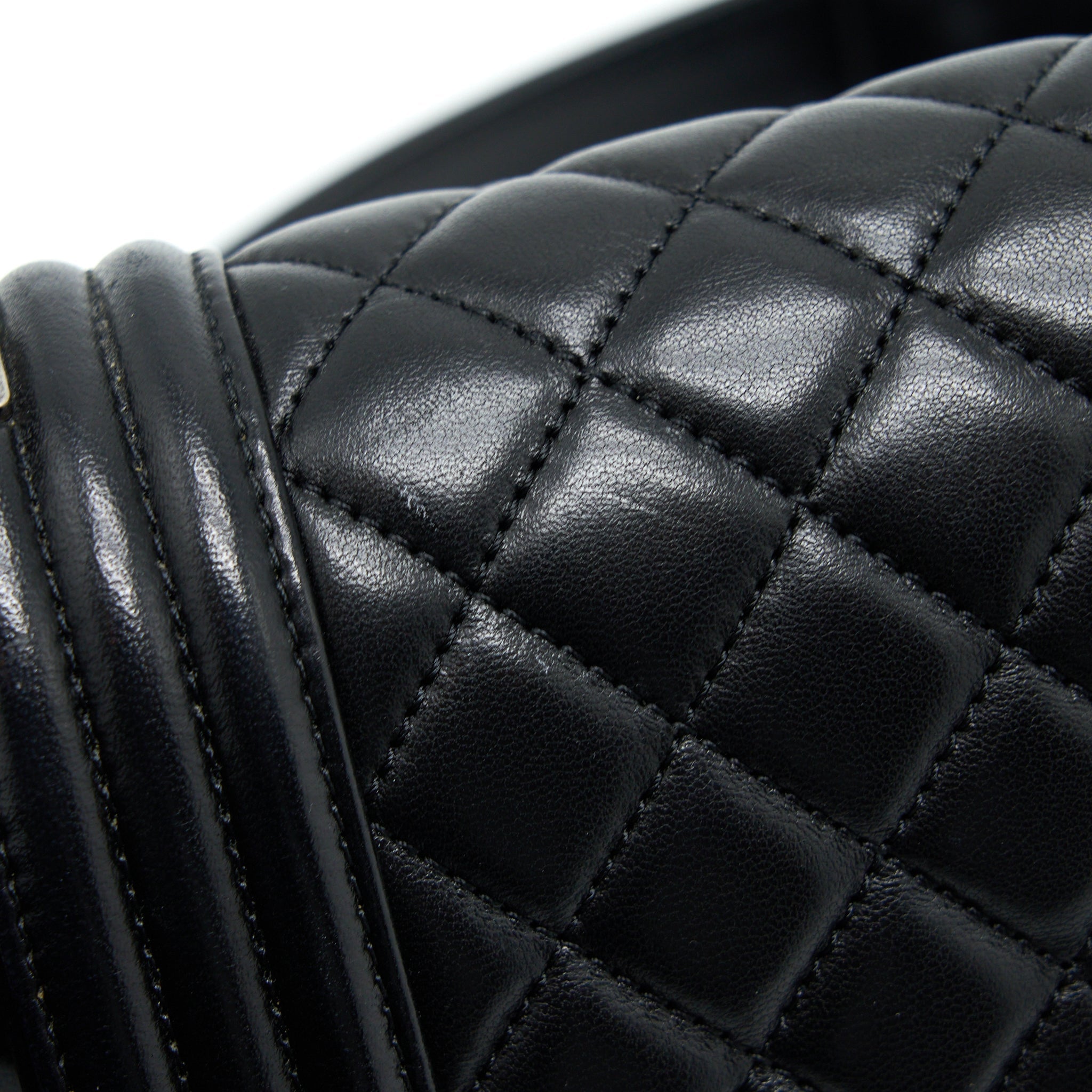 chanel-medium-boy-bag-lambskin-black-ruthenium-shw-1