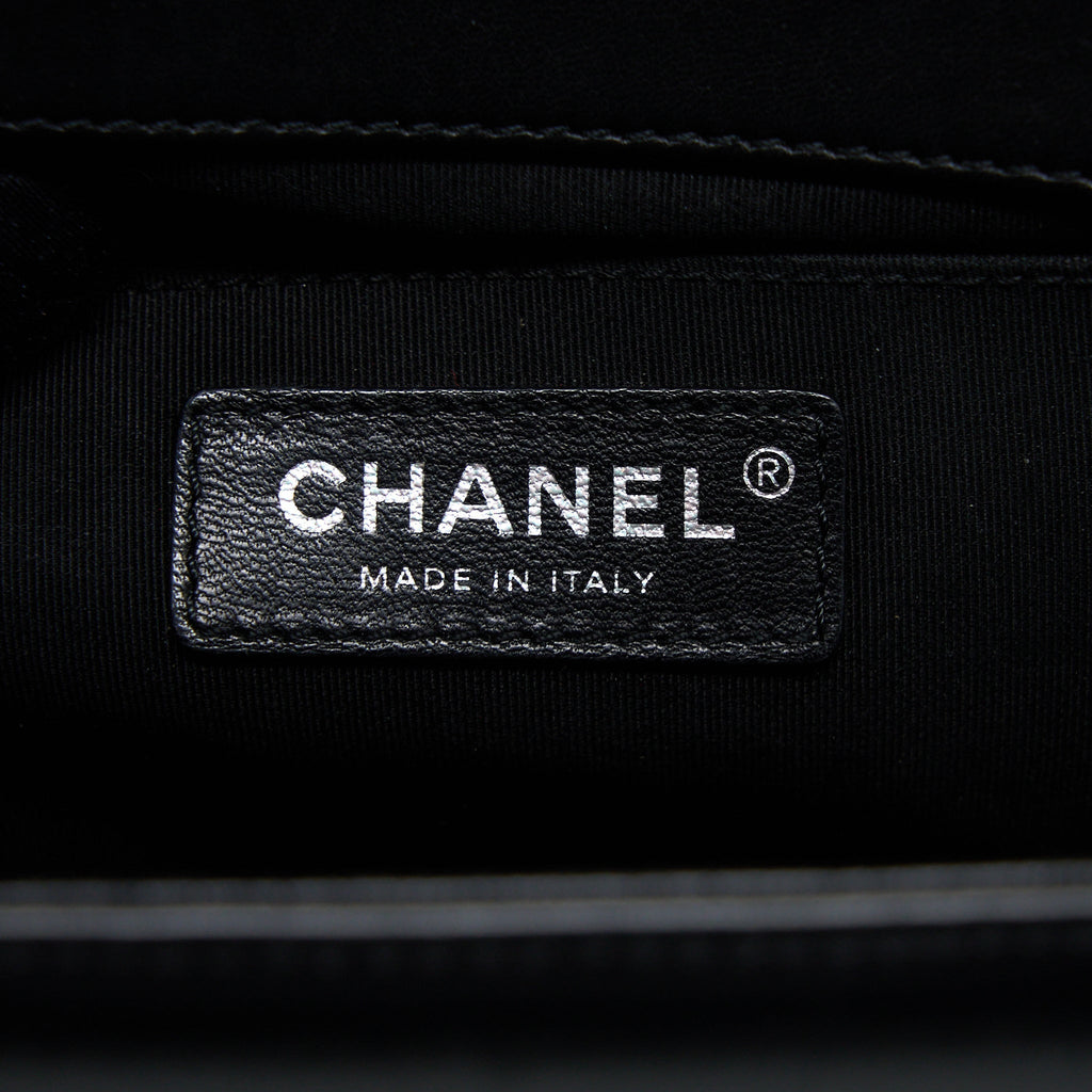 chanel-medium-boy-bag-lambskin-black-ruthenium-shw-1