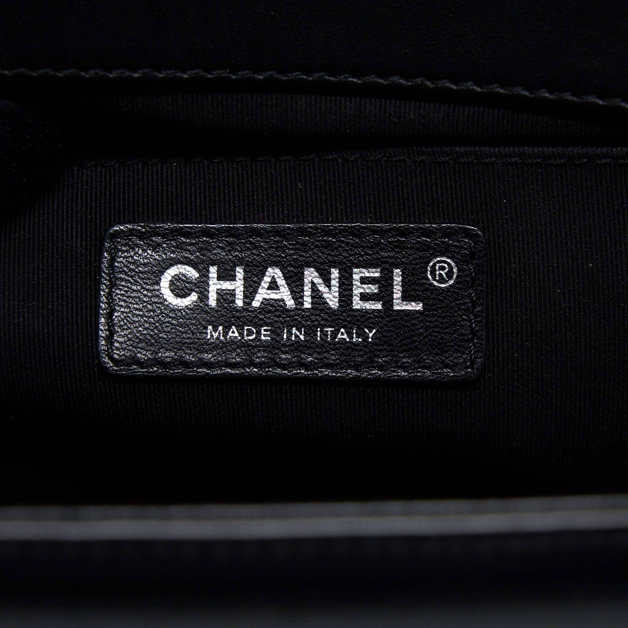 chanel-medium-boy-bag-lambskin-black-ruthenium-shw-1