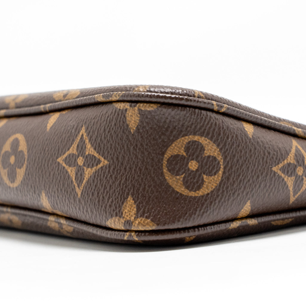 louis-vuitton-pochette-accessories-monogram-canvas-ghw-11