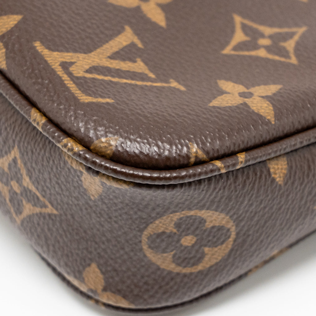 louis-vuitton-pochette-accessories-monogram-canvas-ghw-11