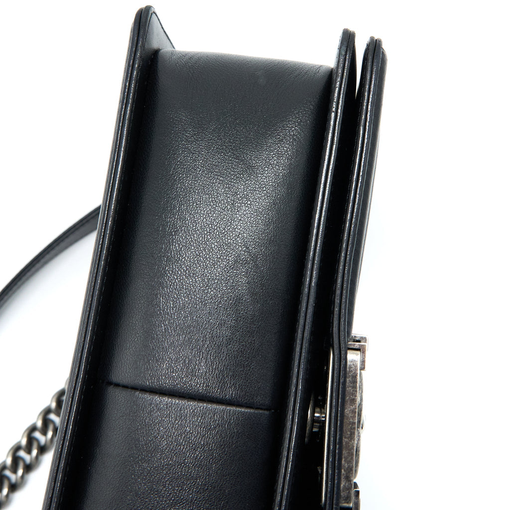chanel-medium-boy-bag-lambskin-black-ruthenium-shw-1
