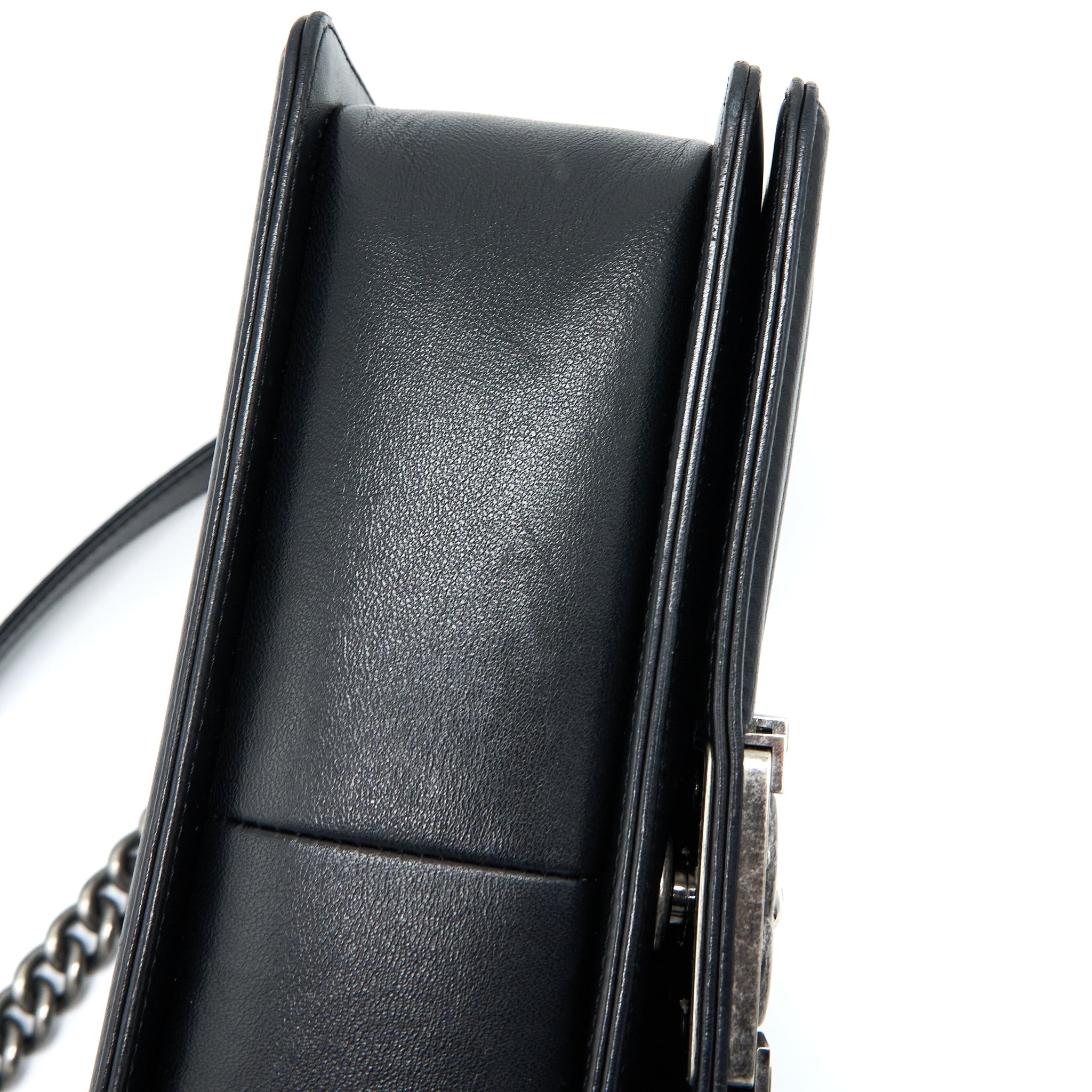 chanel-medium-boy-bag-lambskin-black-ruthenium-shw-1
