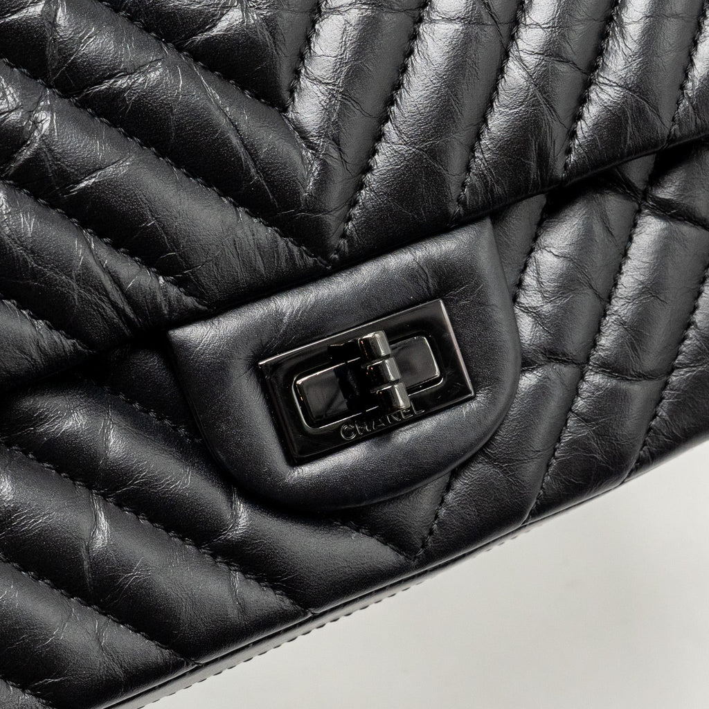 chanel-small-2-55-reissue-double-flap-bag-chevron-aged-calfskin-so-black