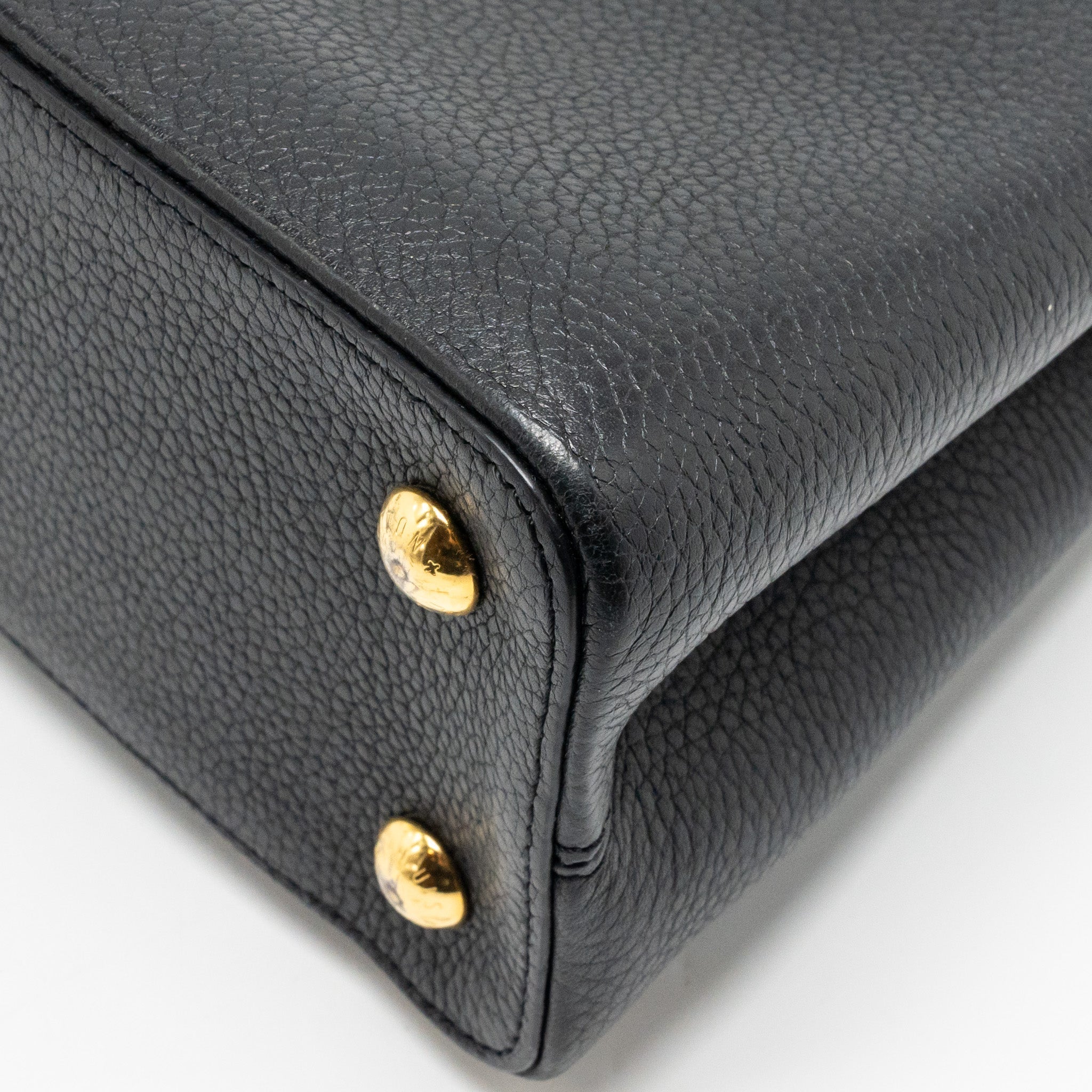 louis-vuitton-capucines-mm-calfskin-black-ghw