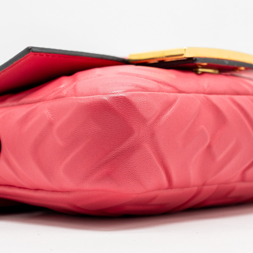 fendi-mini-baguette-bag-nappa-lambskin-pink-ghw