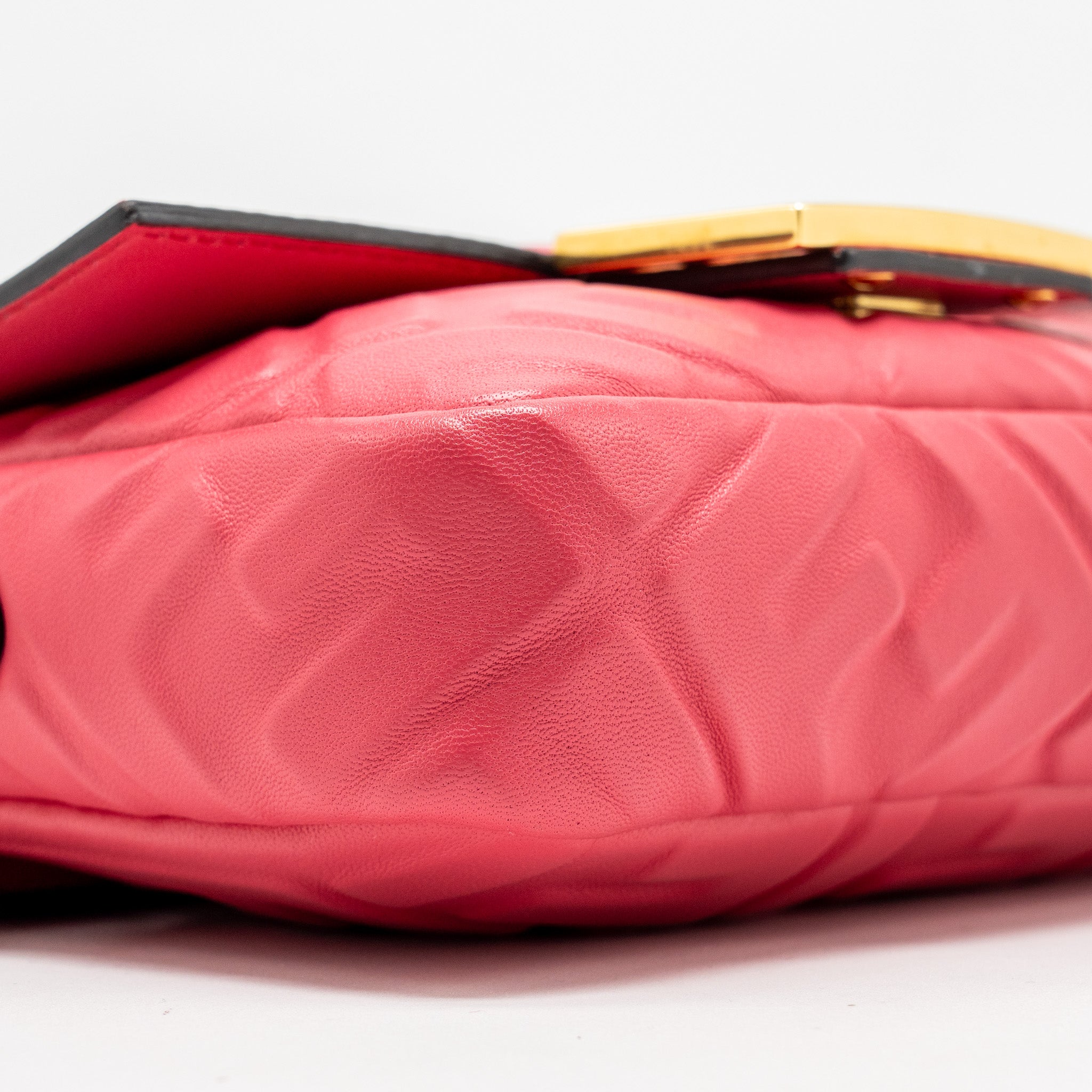 fendi-mini-baguette-bag-nappa-lambskin-pink-ghw