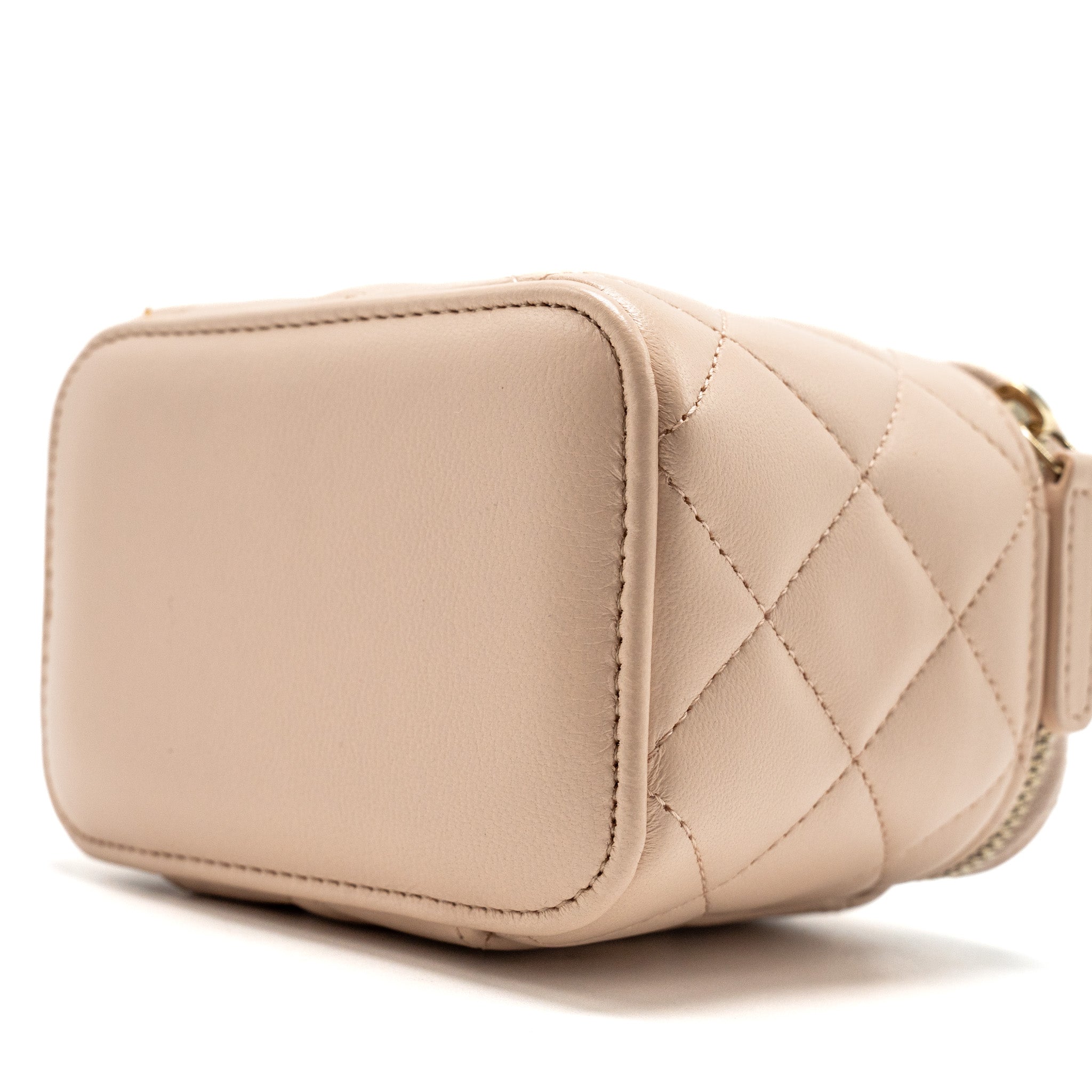 chanel-pearl-crush-mini-vanity-with-chain-lambskin-light-pink-ghw-1