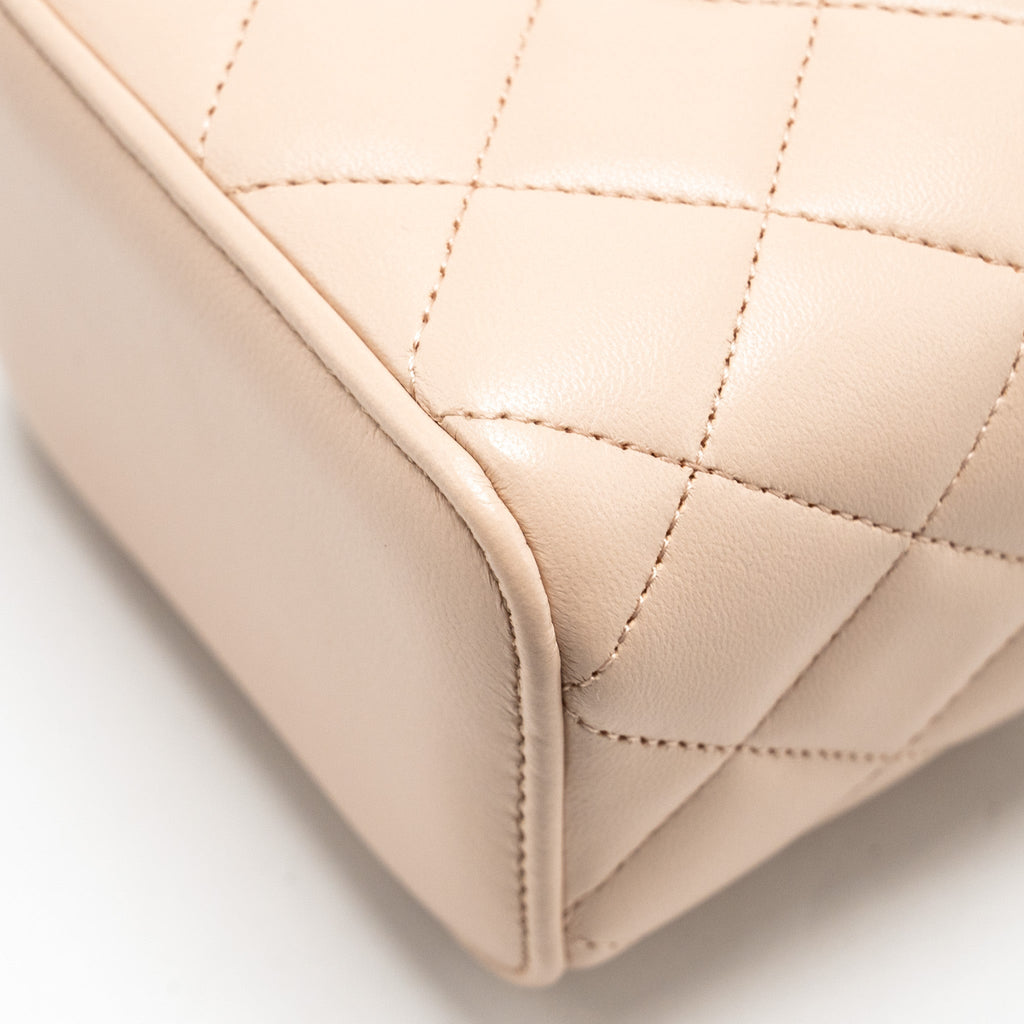 chanel-pearl-crush-mini-vanity-with-chain-lambskin-light-pink-ghw-1