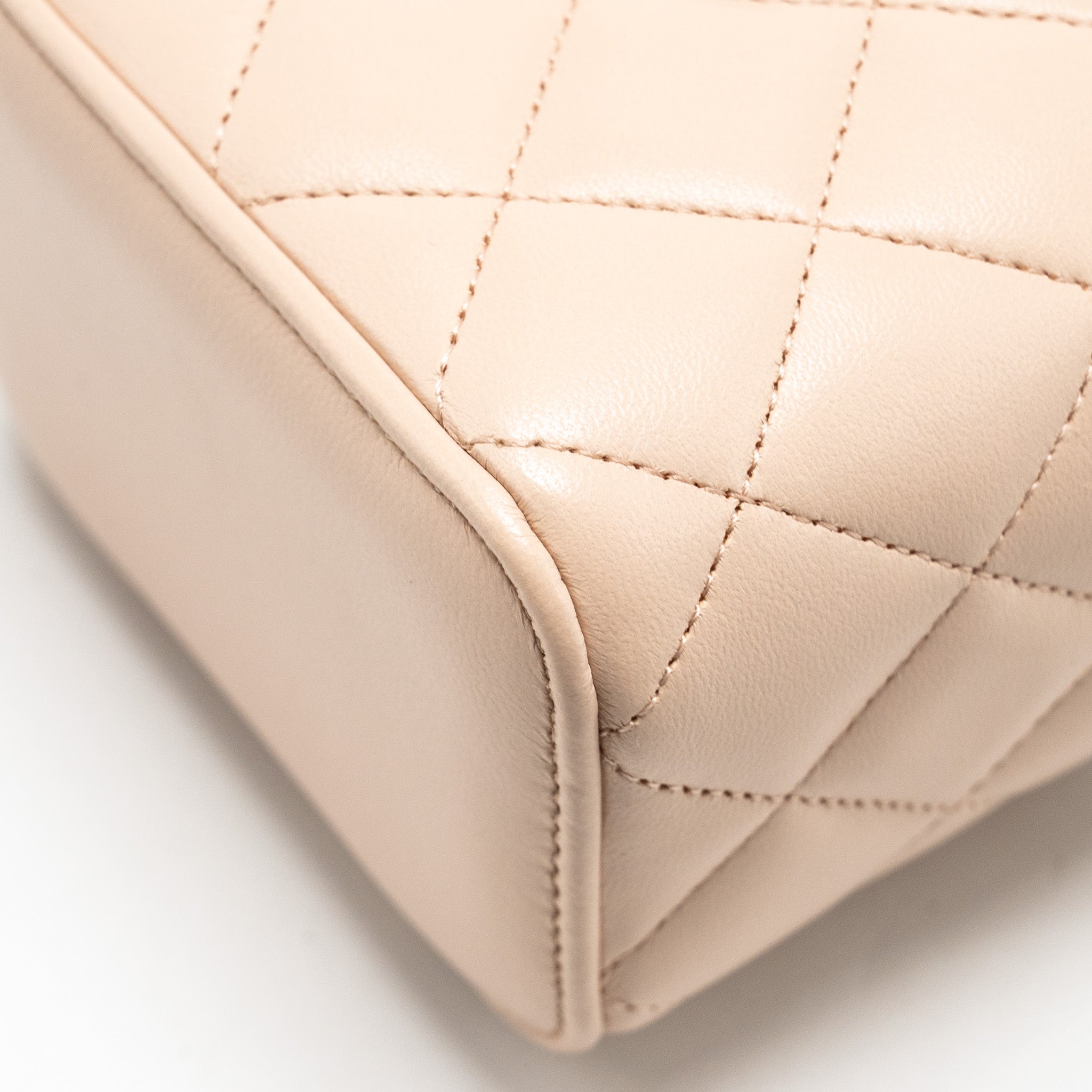 chanel-pearl-crush-mini-vanity-with-chain-lambskin-light-pink-ghw-1