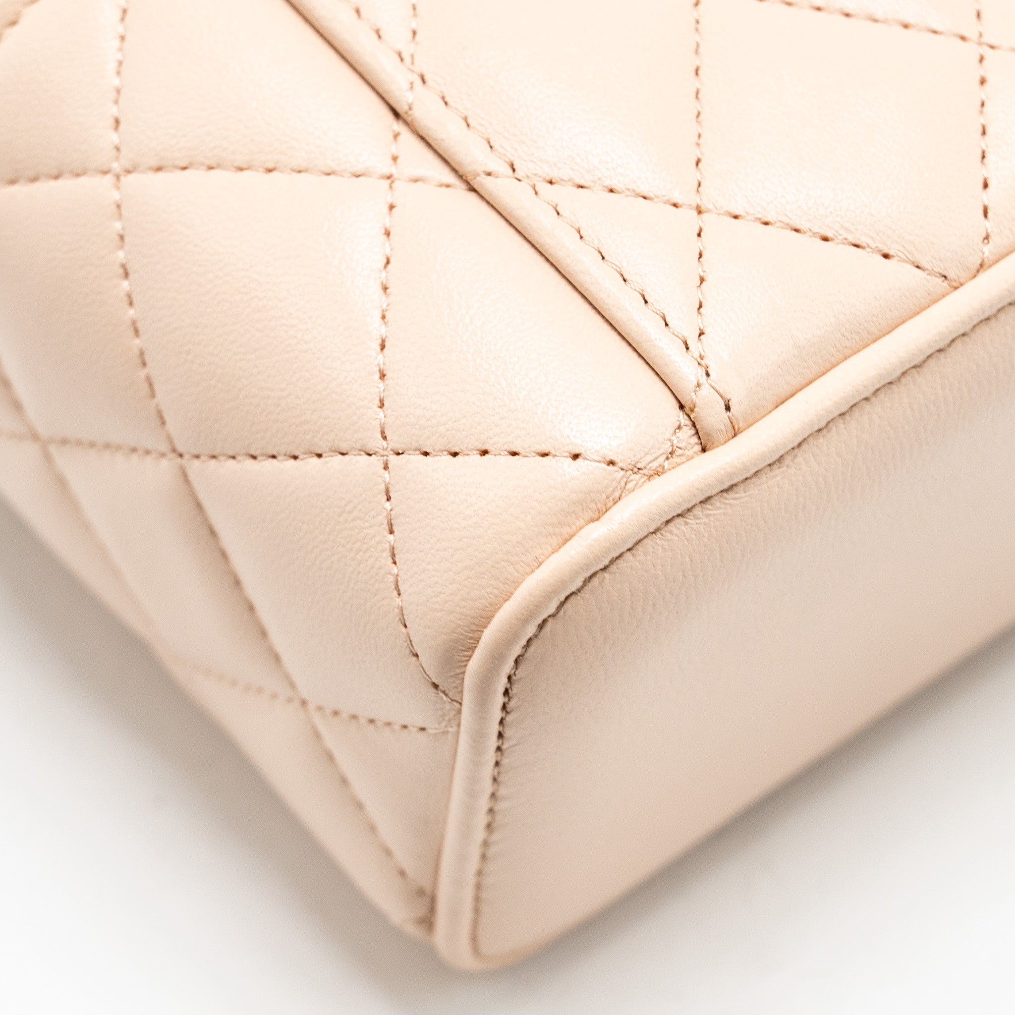 chanel-pearl-crush-mini-vanity-with-chain-lambskin-light-pink-ghw-1