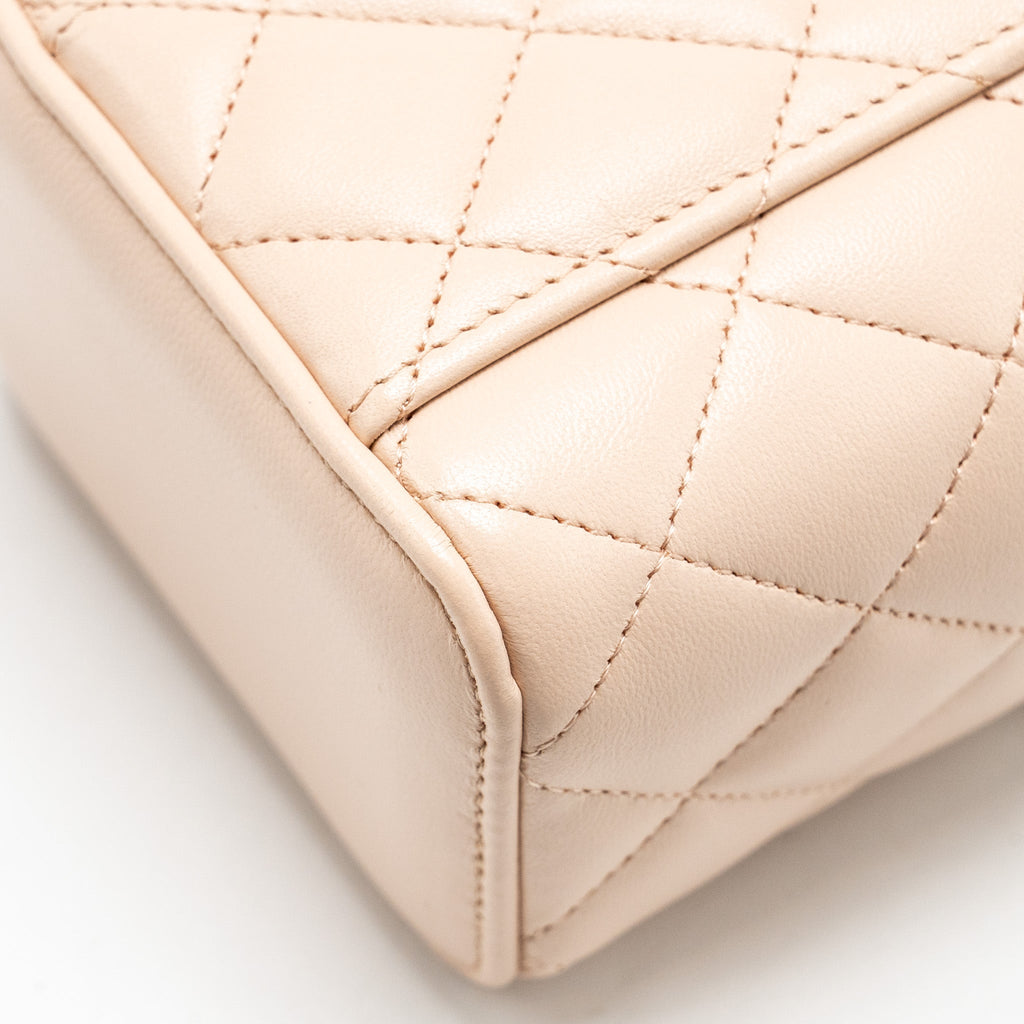 chanel-pearl-crush-mini-vanity-with-chain-lambskin-light-pink-ghw-1