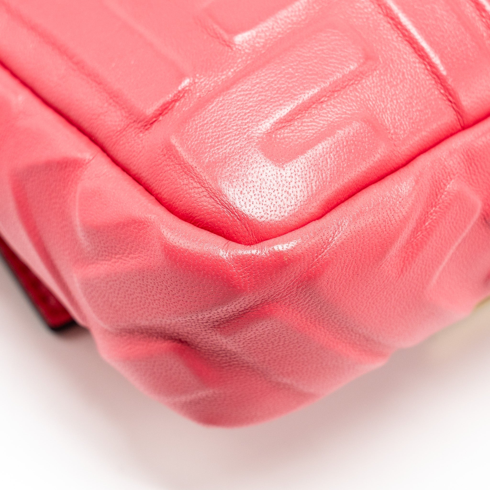 fendi-mini-baguette-bag-nappa-lambskin-pink-ghw
