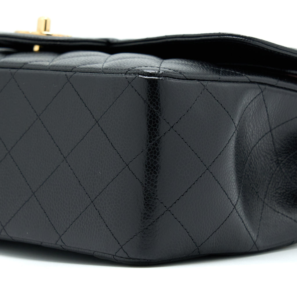 chanel-jumbo-classic-flap-bag-caviar-black-ghw