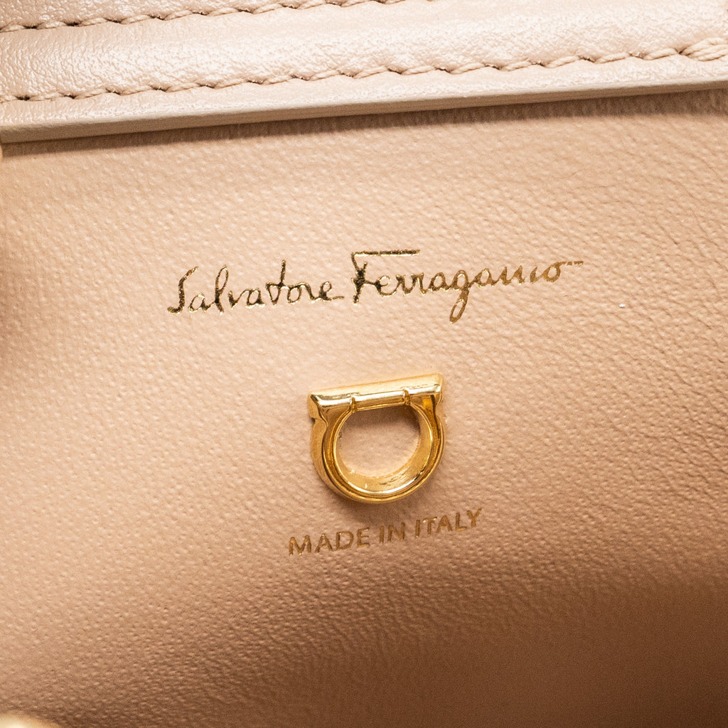 ferragamo-gancini-quilted-leather-tote-bag-calfskin-beige-lghw