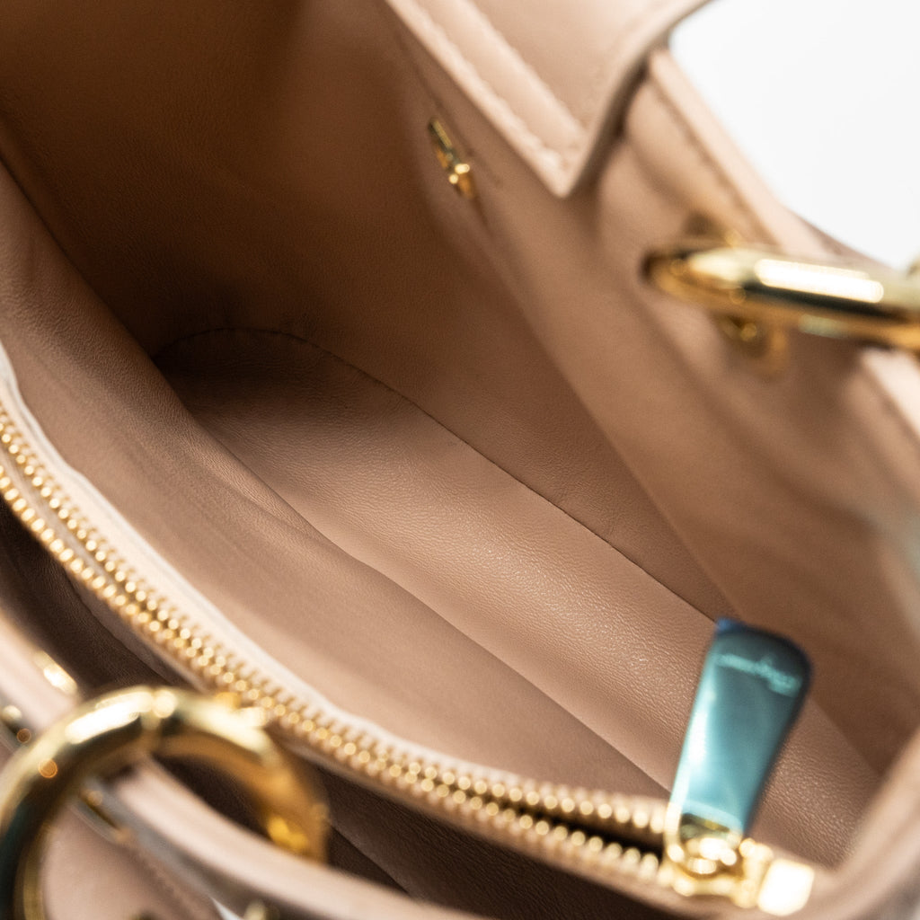 ferragamo-gancini-quilted-leather-tote-bag-calfskin-beige-lghw