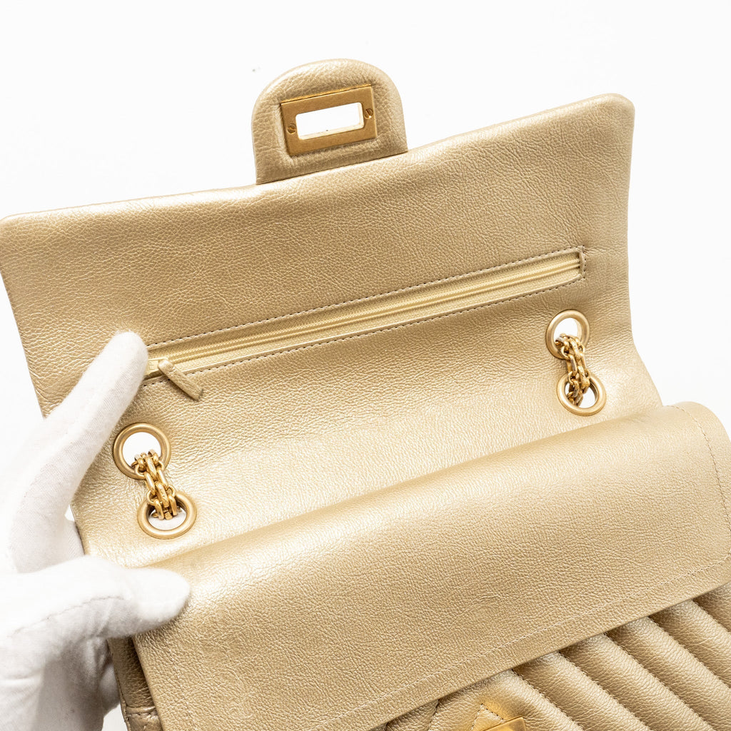 chanel-small-2-55-reissue-chevron-flap-bag-calfskin-gold-ghw