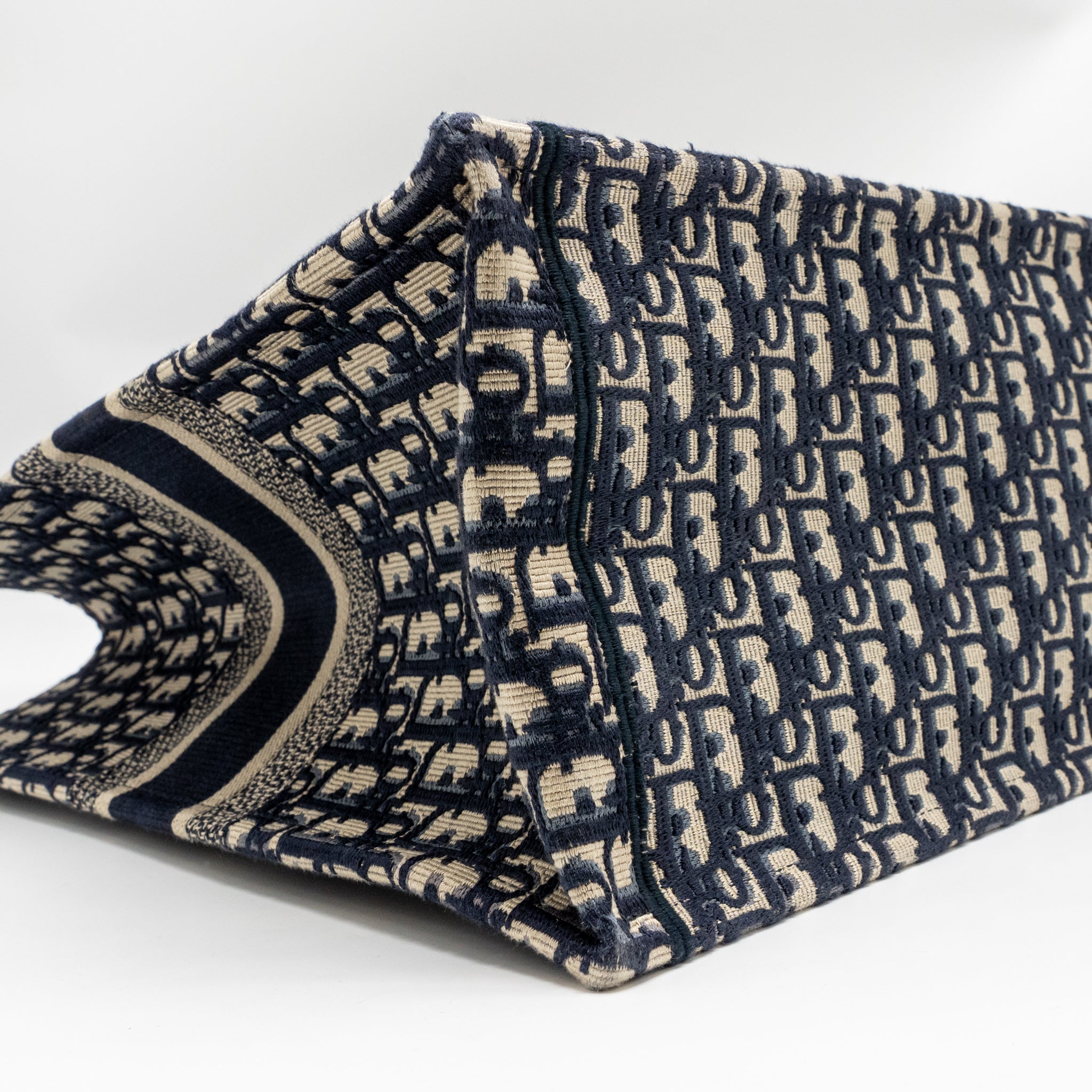 dior-large-book-tote-oblique-embroidery-ecru-blue-copy