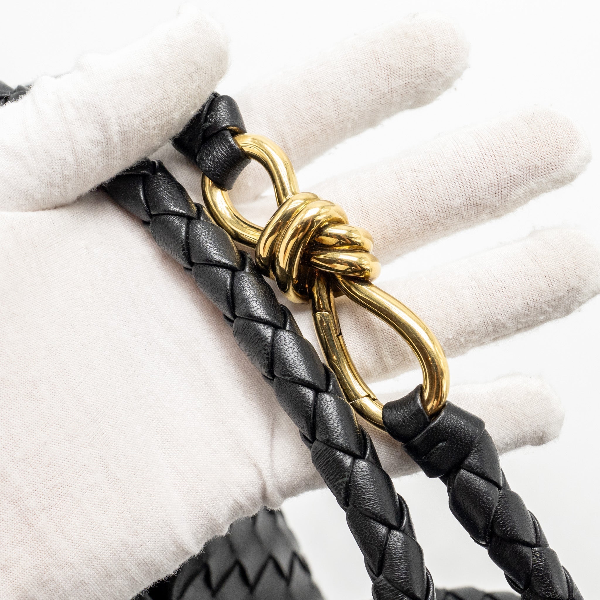 bottega-veneta-medium-andiamo-lambskin-black-ghw