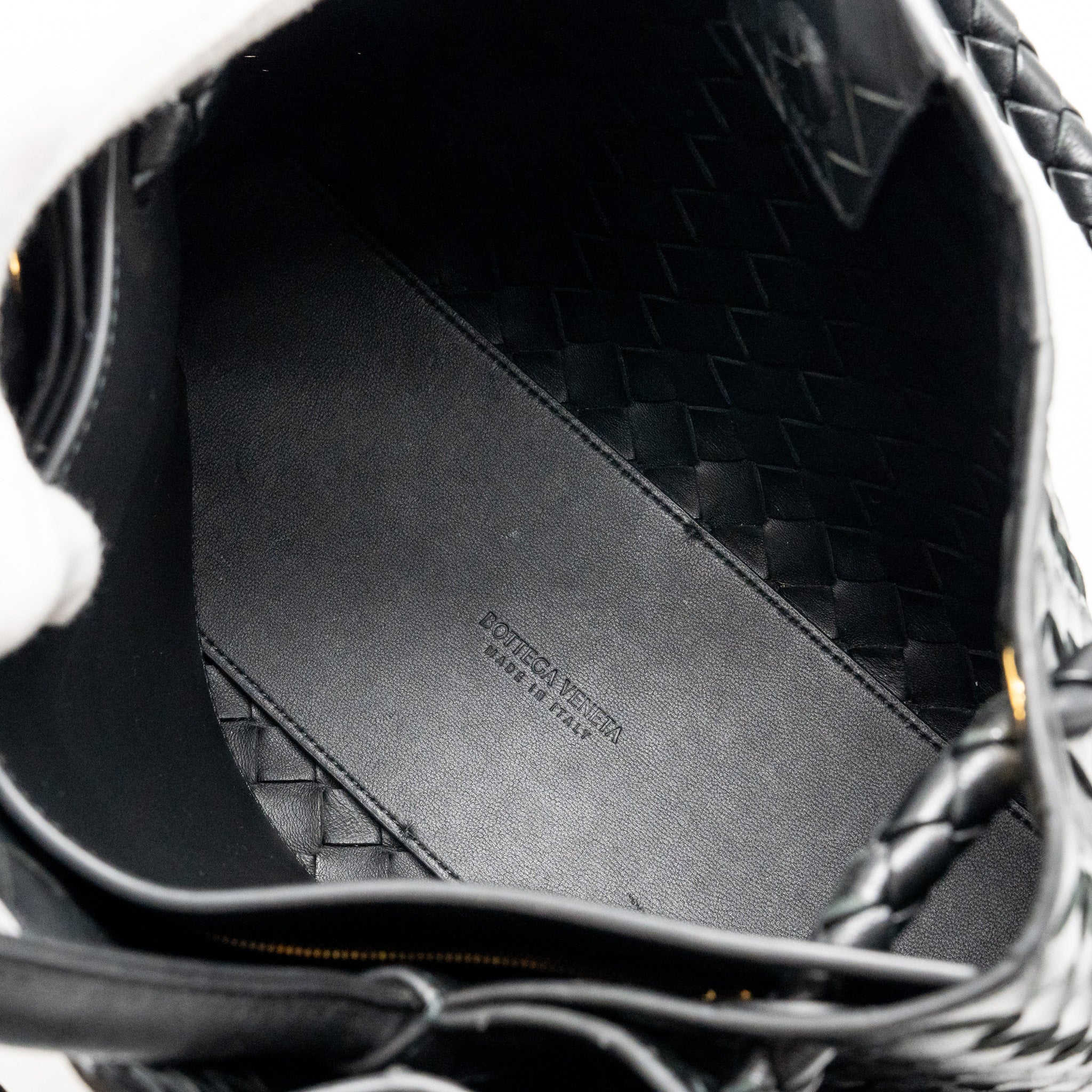 bottega-veneta-medium-andiamo-lambskin-black-ghw