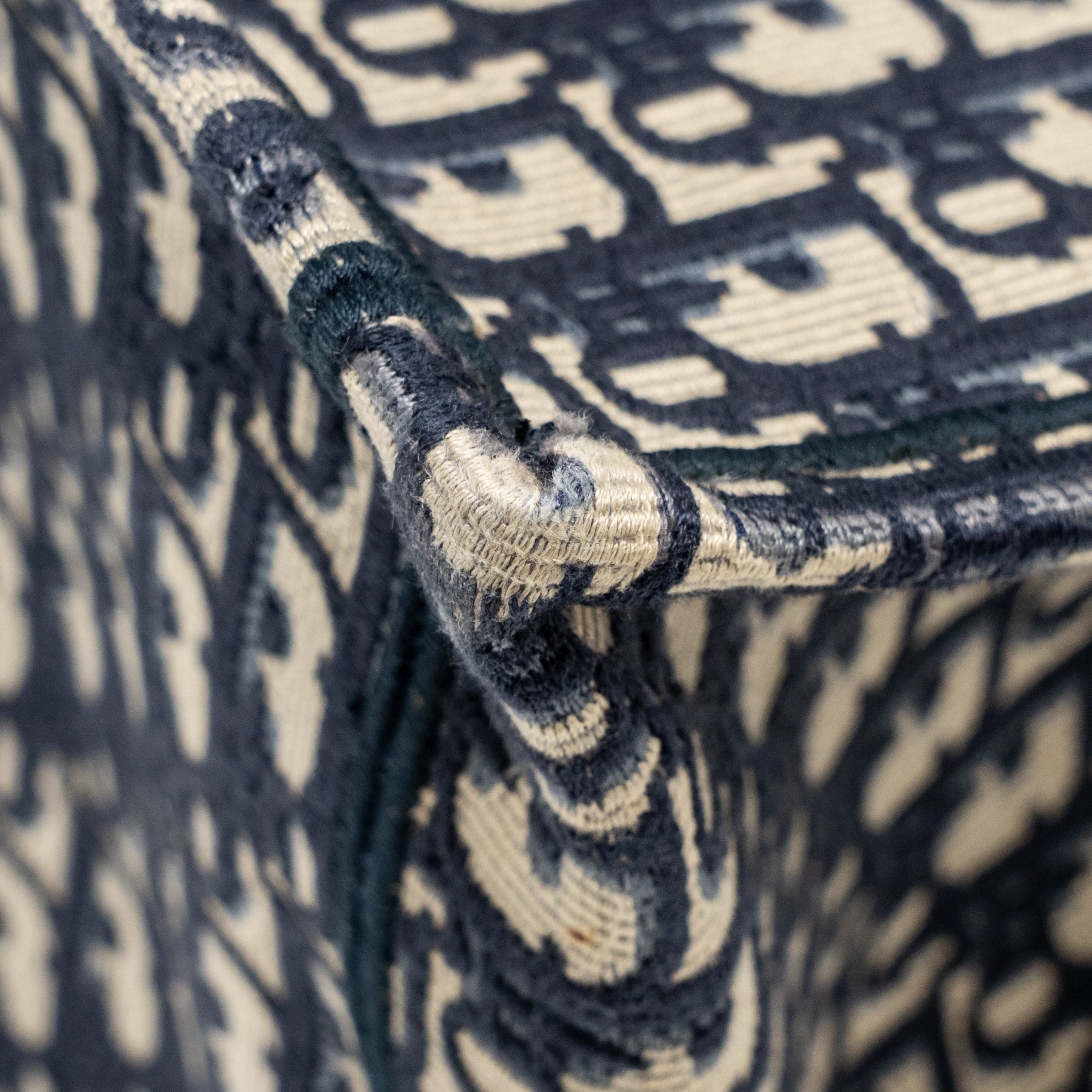dior-large-book-tote-oblique-embroidery-ecru-blue-copy