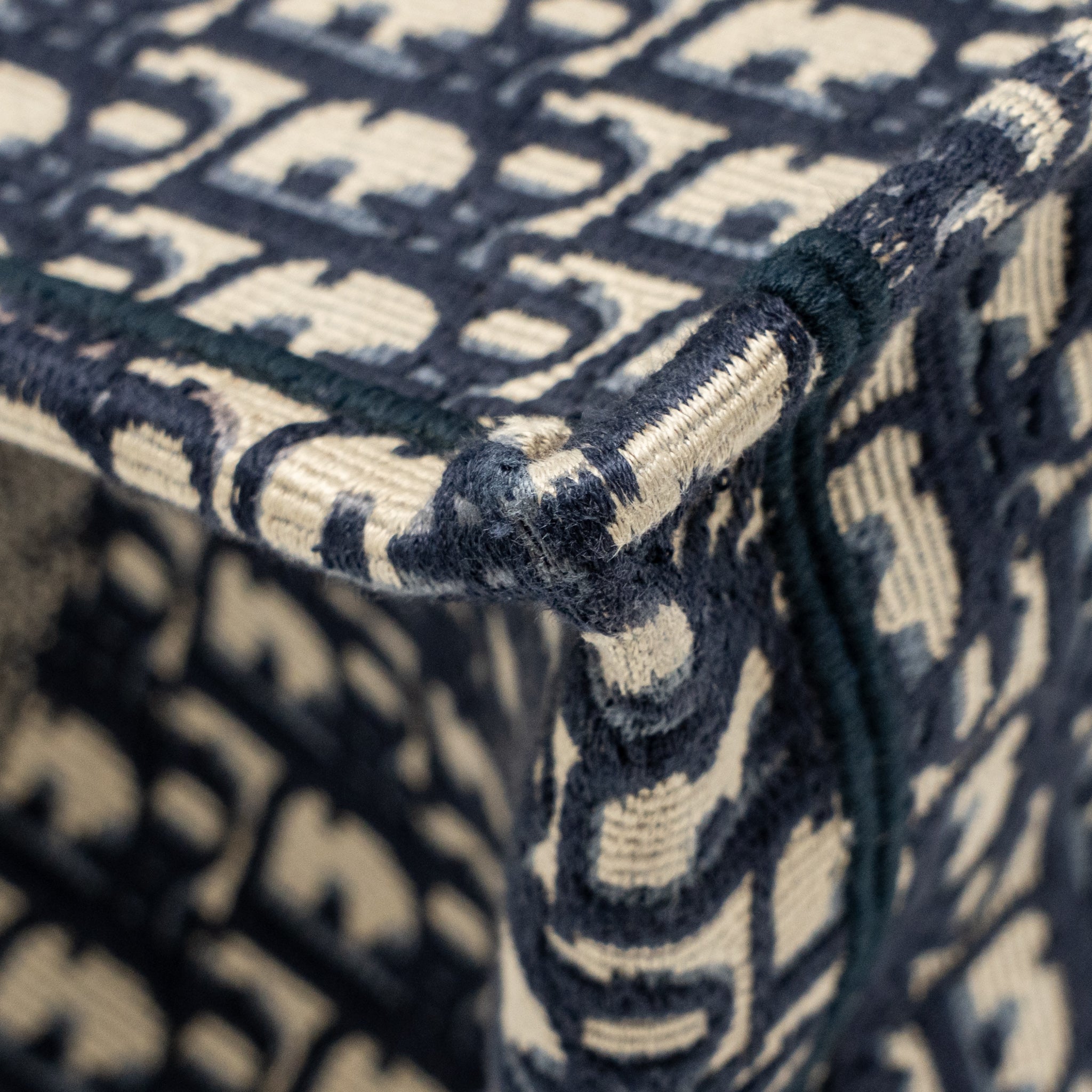 dior-large-book-tote-oblique-embroidery-ecru-blue-copy