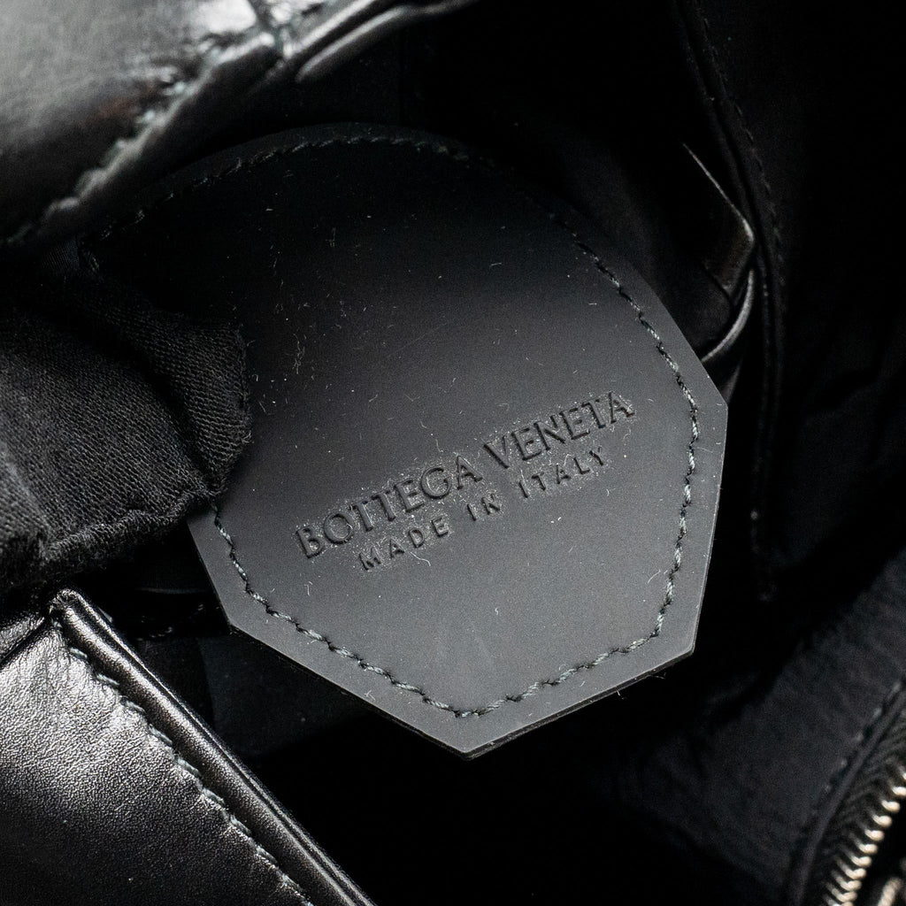 bottega-veneta-cassette-messenger-bag-calfskin-black-shw